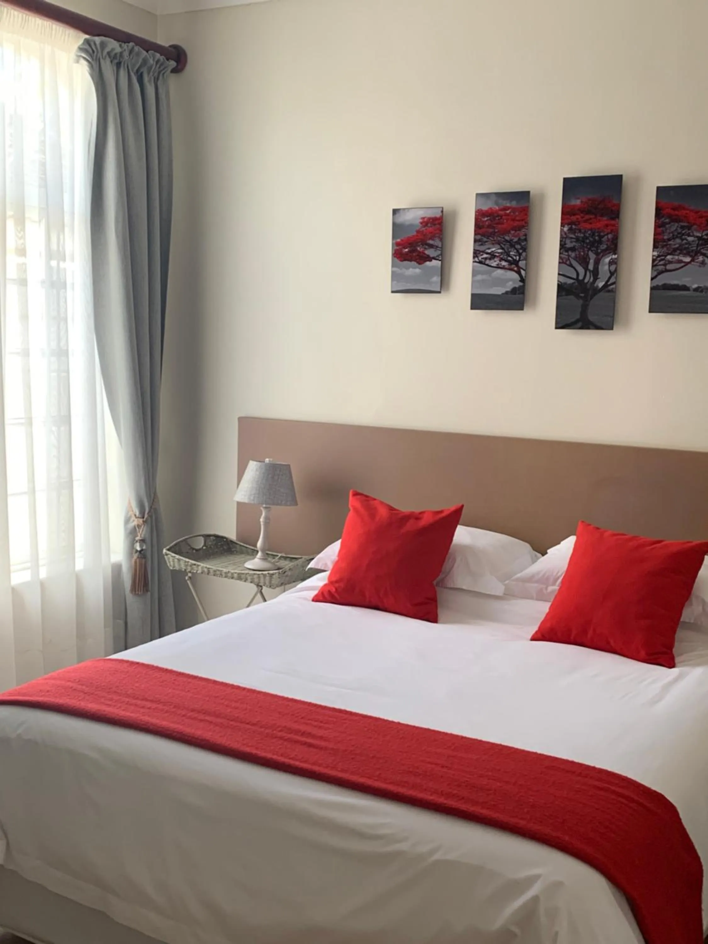 Bedroom, Bed in Millard Crescent Guest House