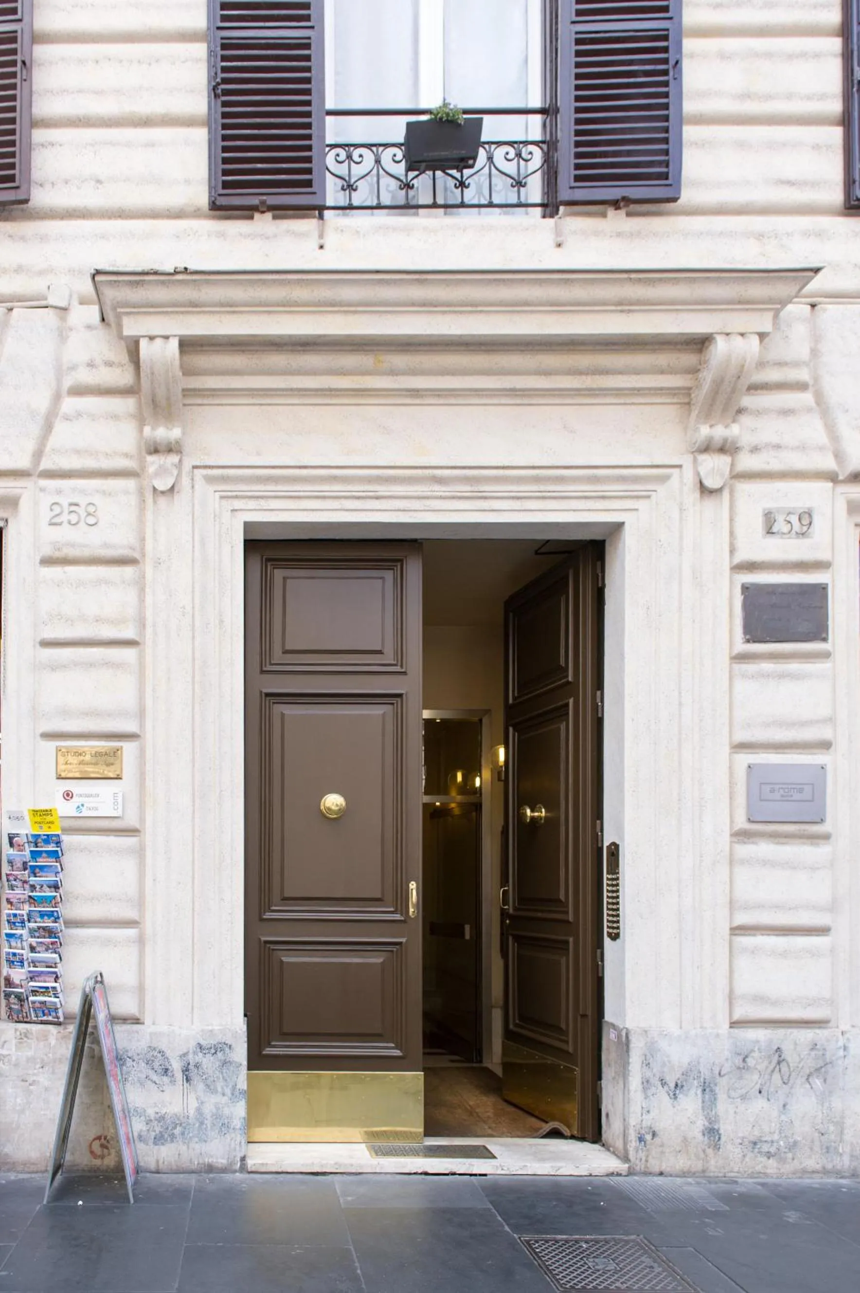 Facade/entrance in Nido all'Aventino