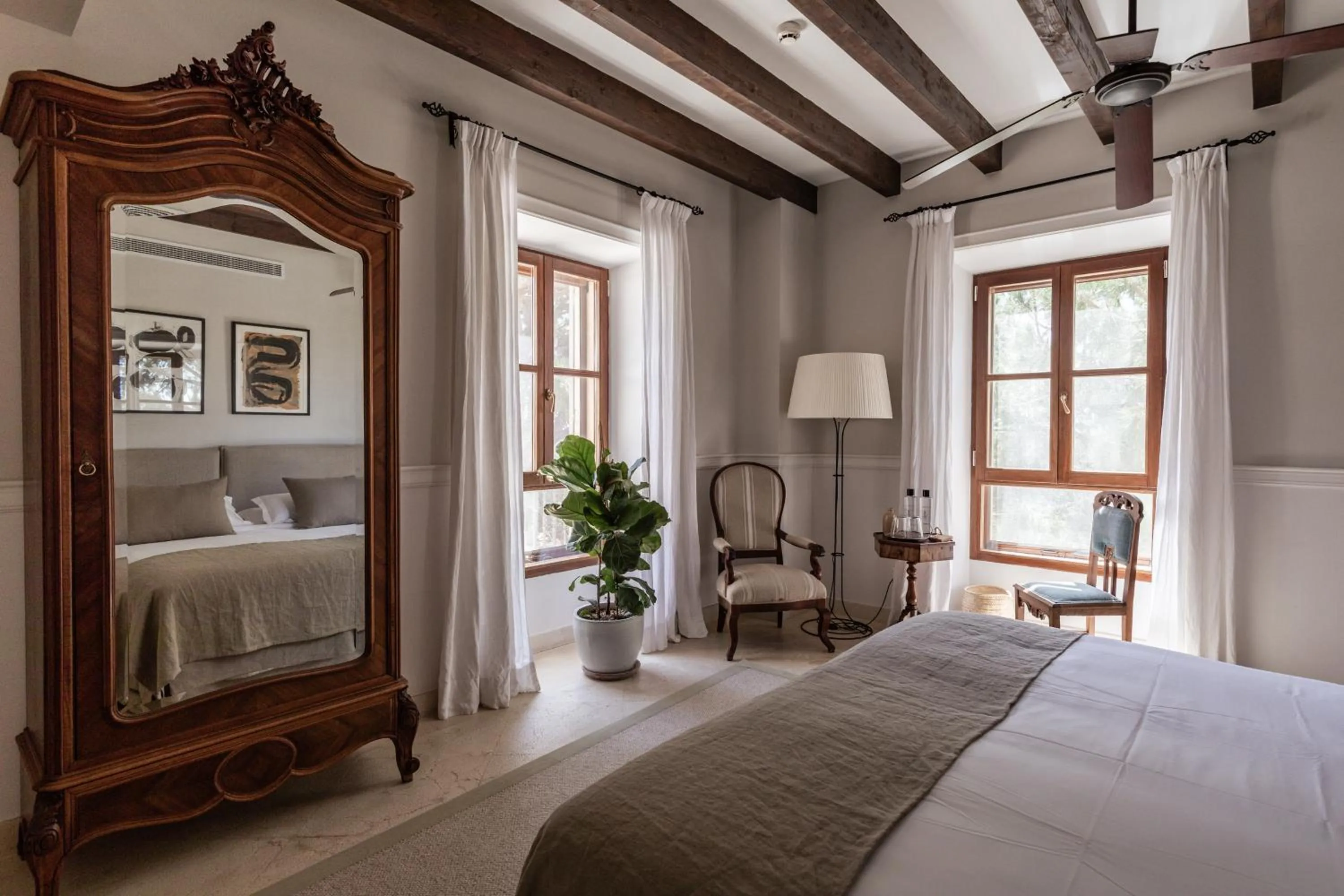 Bedroom, Bed in Cal Reiet Holistic Retreat