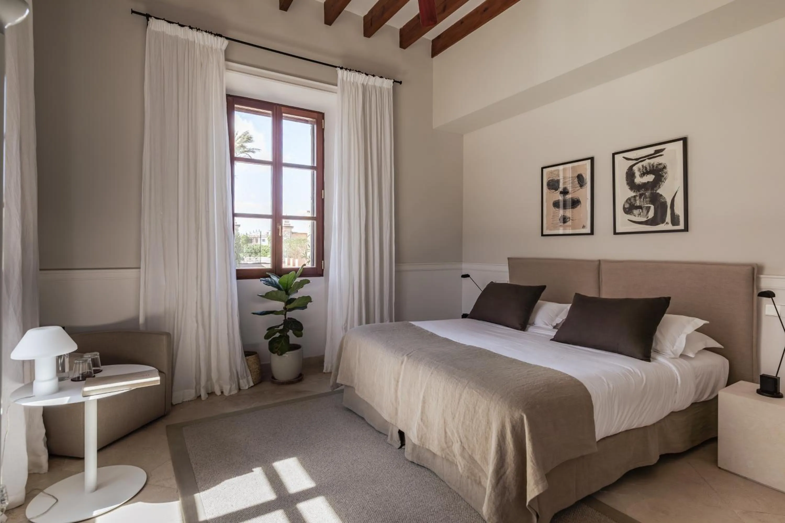 Bedroom, Bed in Cal Reiet Holistic Retreat