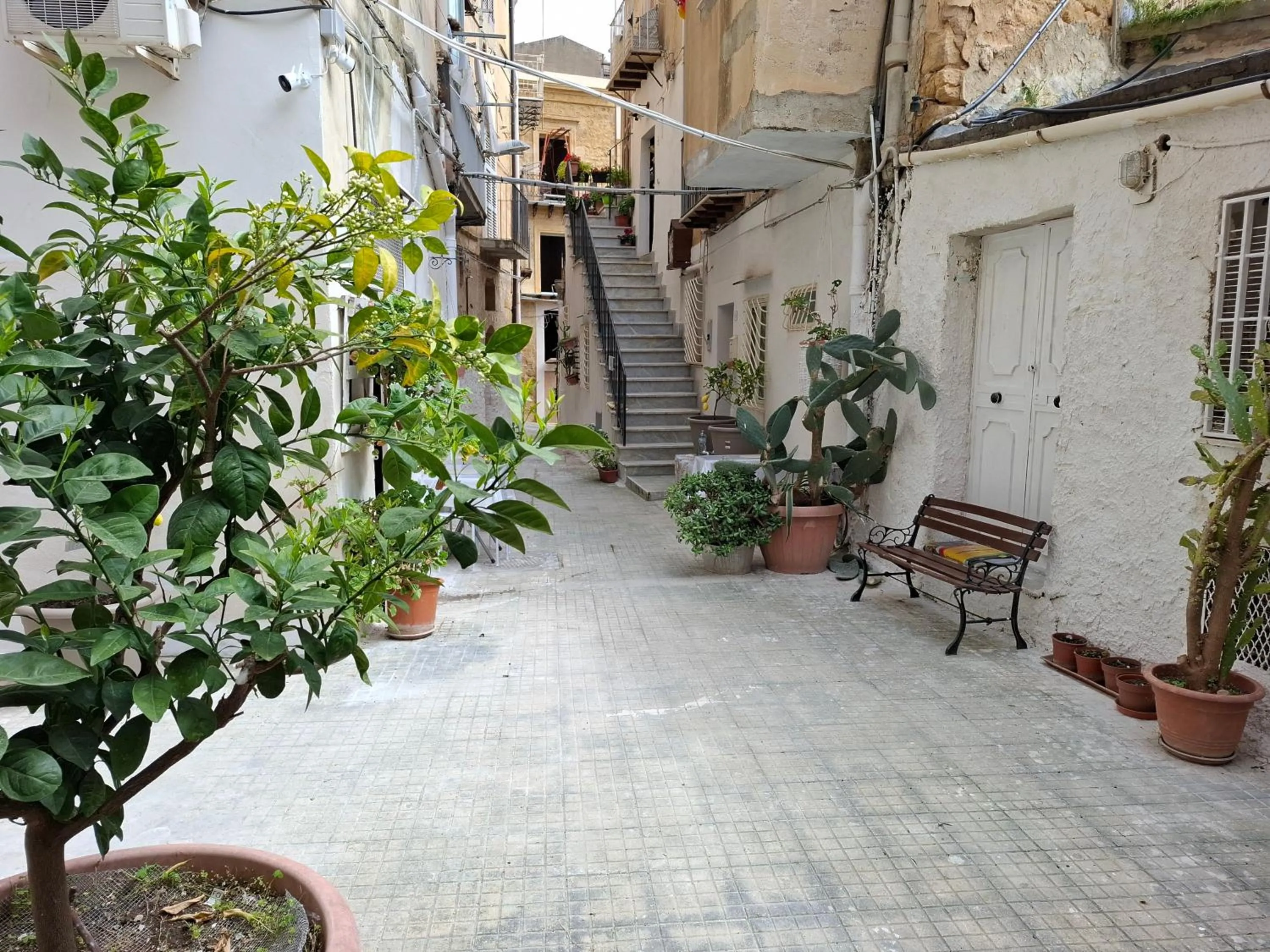 Patio in B&B Le Lumìe "Il Cortiletto Del Centro"