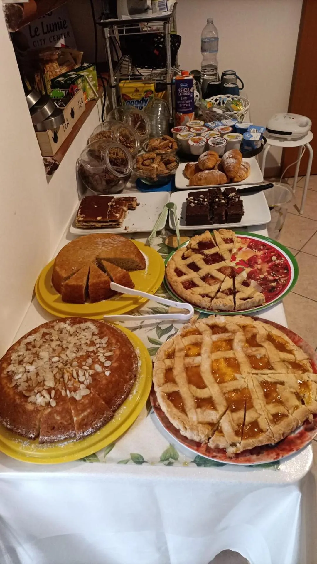 Breakfast in B&B Le Lumìe "Il Cortiletto Del Centro"