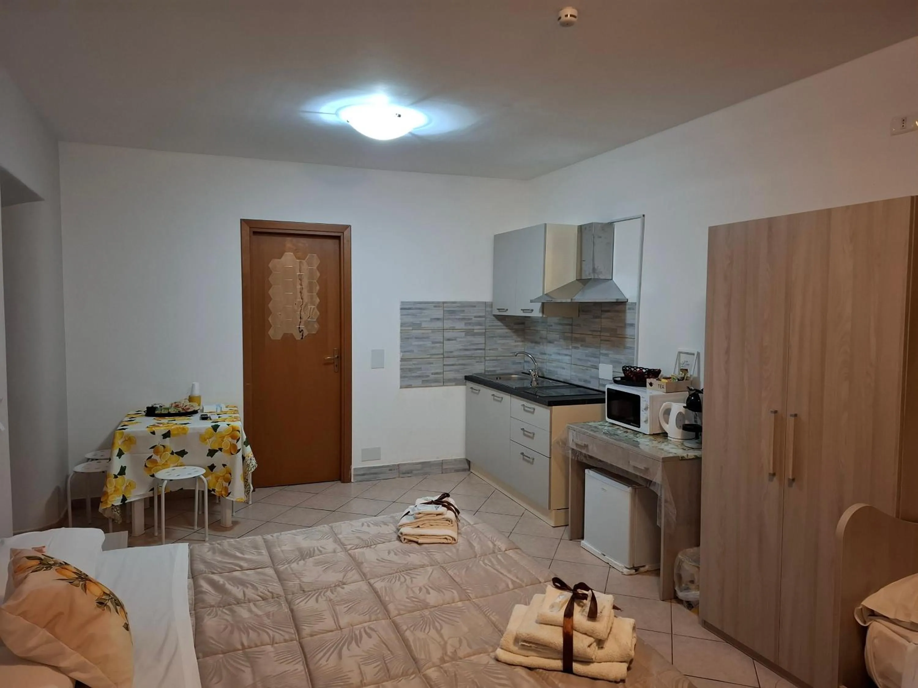 kitchen, Bed in B&B Le Lumìe " Bed end Kitchen"