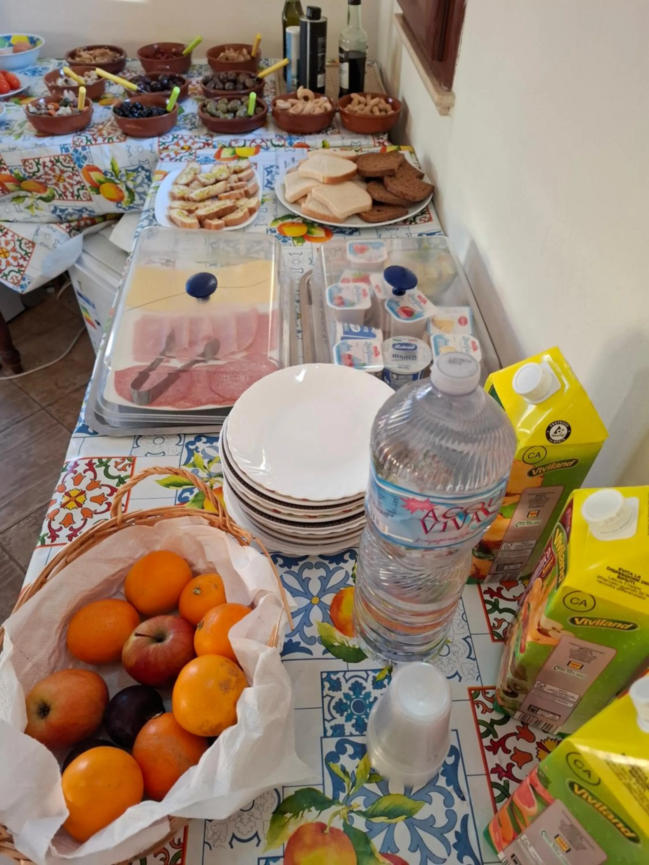 Breakfast in B&B Le Lumìe "Il Cortiletto Del Centro"