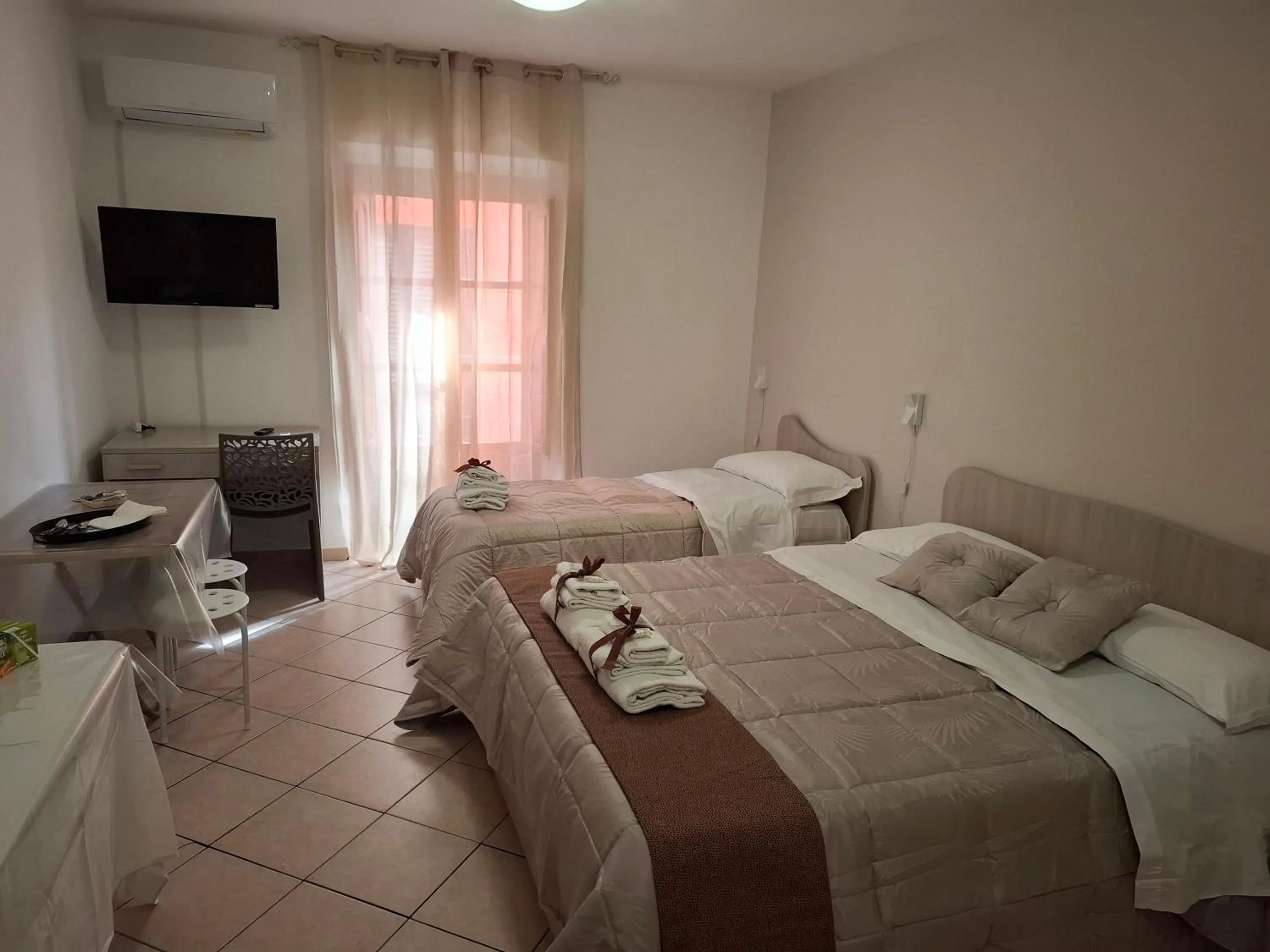 Bedroom, Bed in B&B Le Lumìe "Il Cortiletto Del Centro"