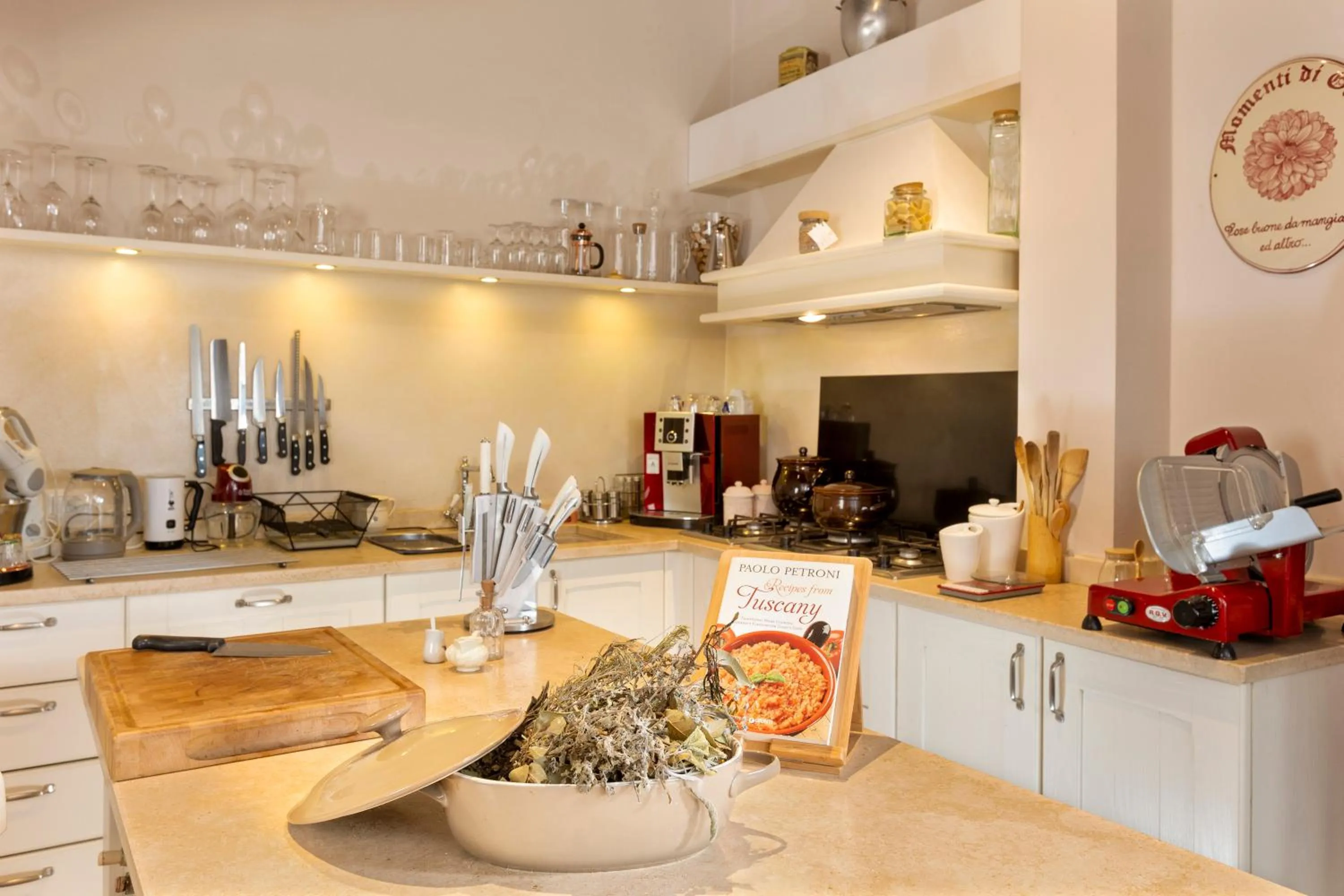 Kitchen or kitchenette in B&B La Casa di Assunta