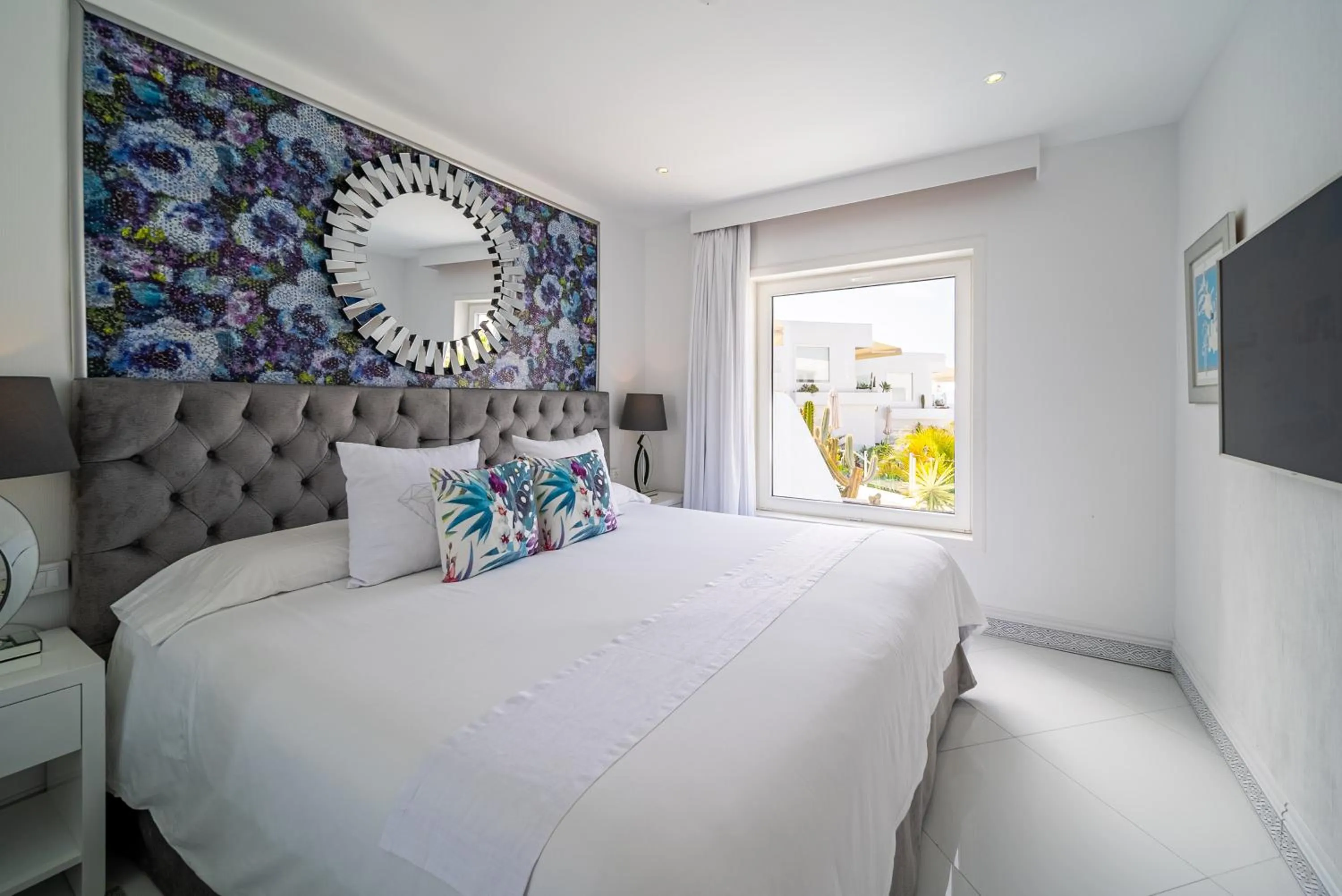 Bed in Lani's Suites de Luxe - Adults Only