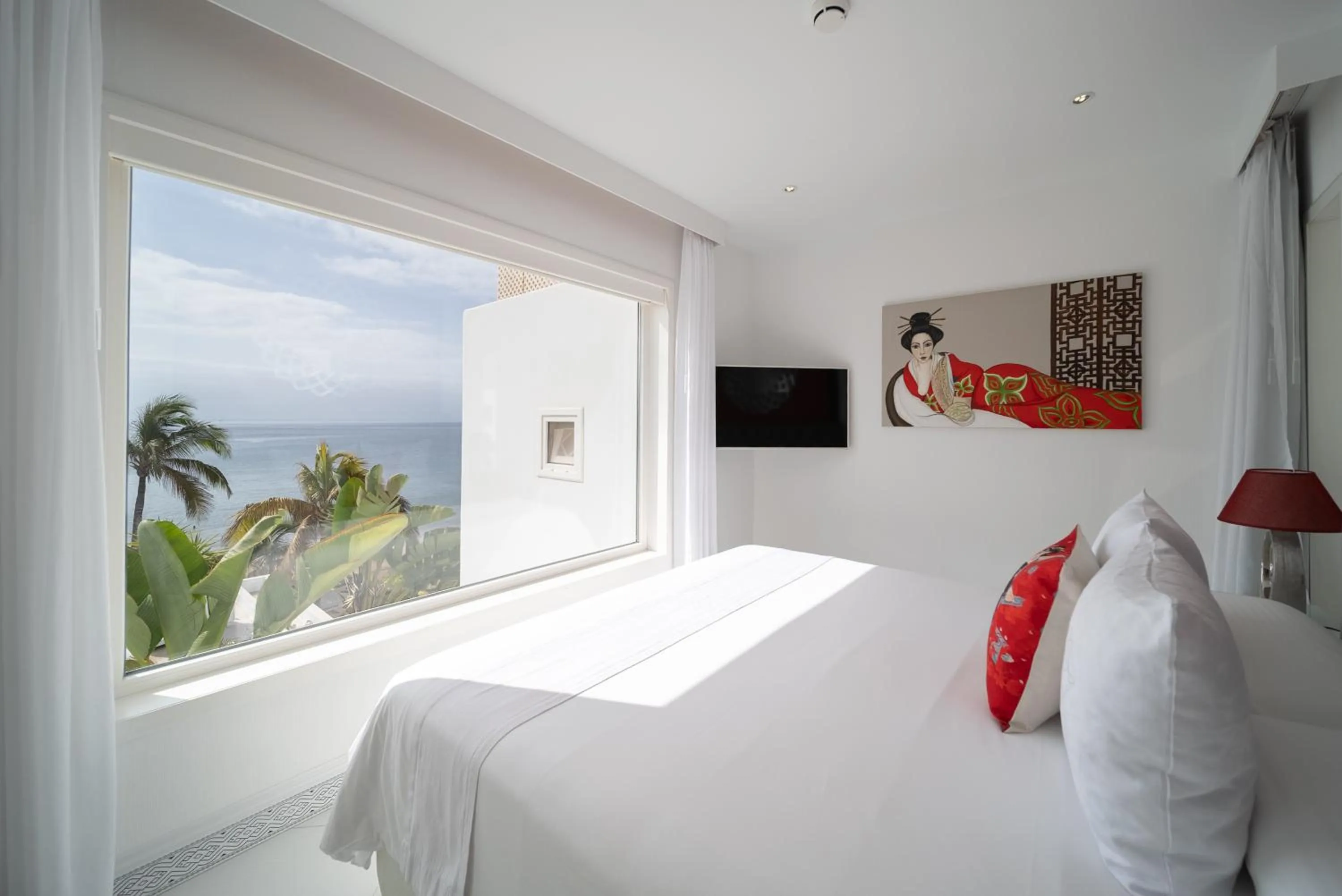Bed in Lani's Suites de Luxe - Adults Only