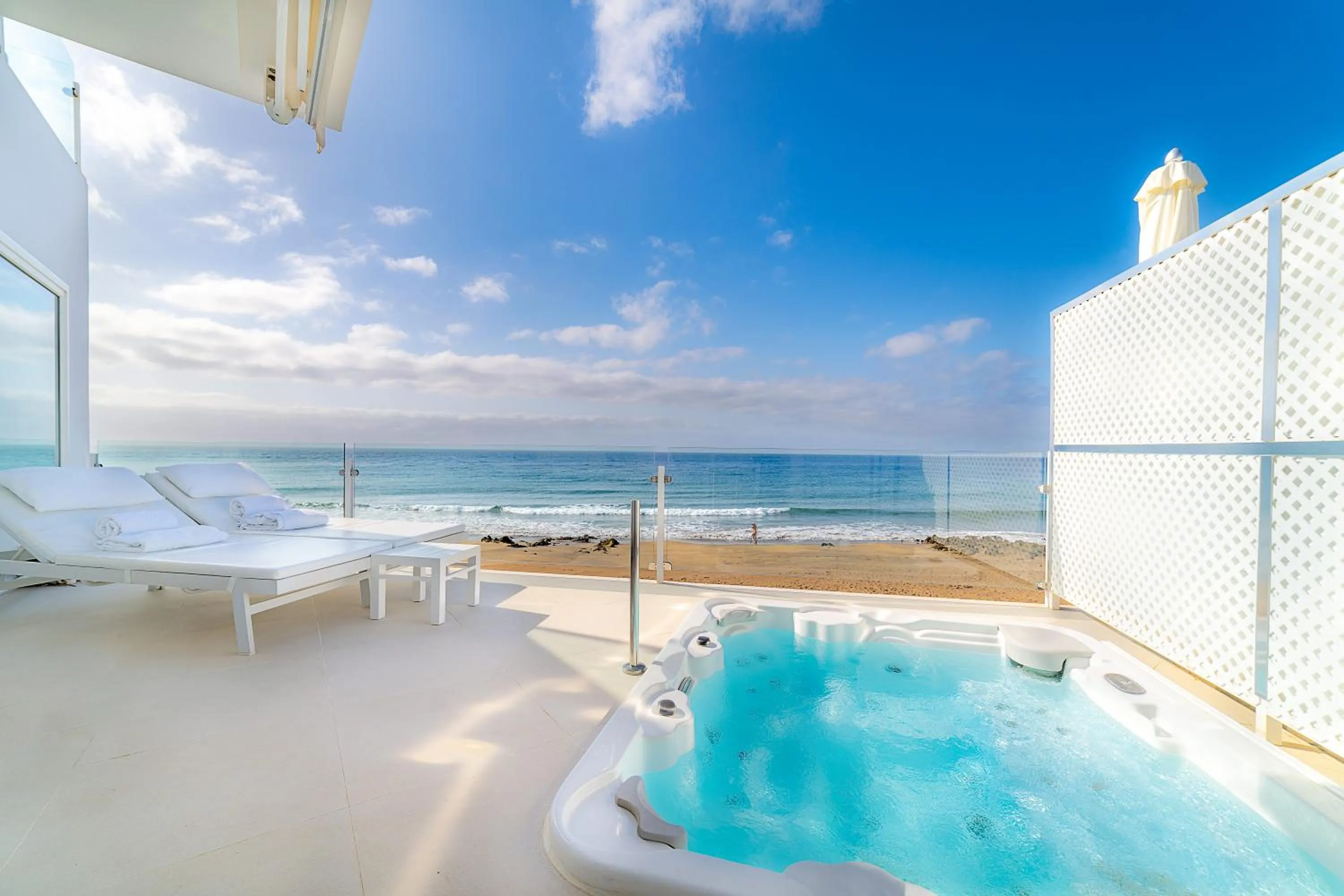 Hot Tub in Lani's Suites de Luxe - Adults Only