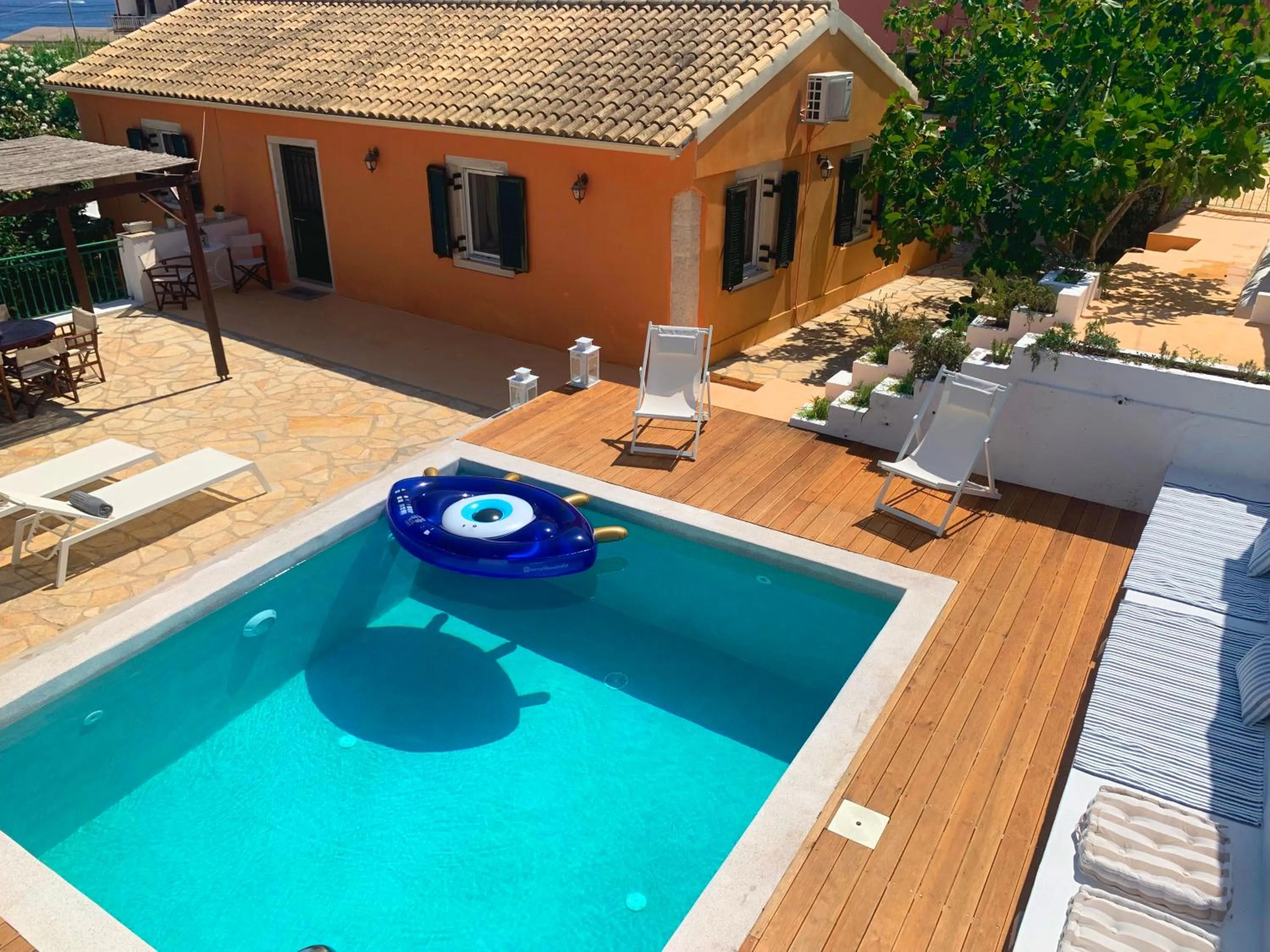 Property building in Theano Cottage