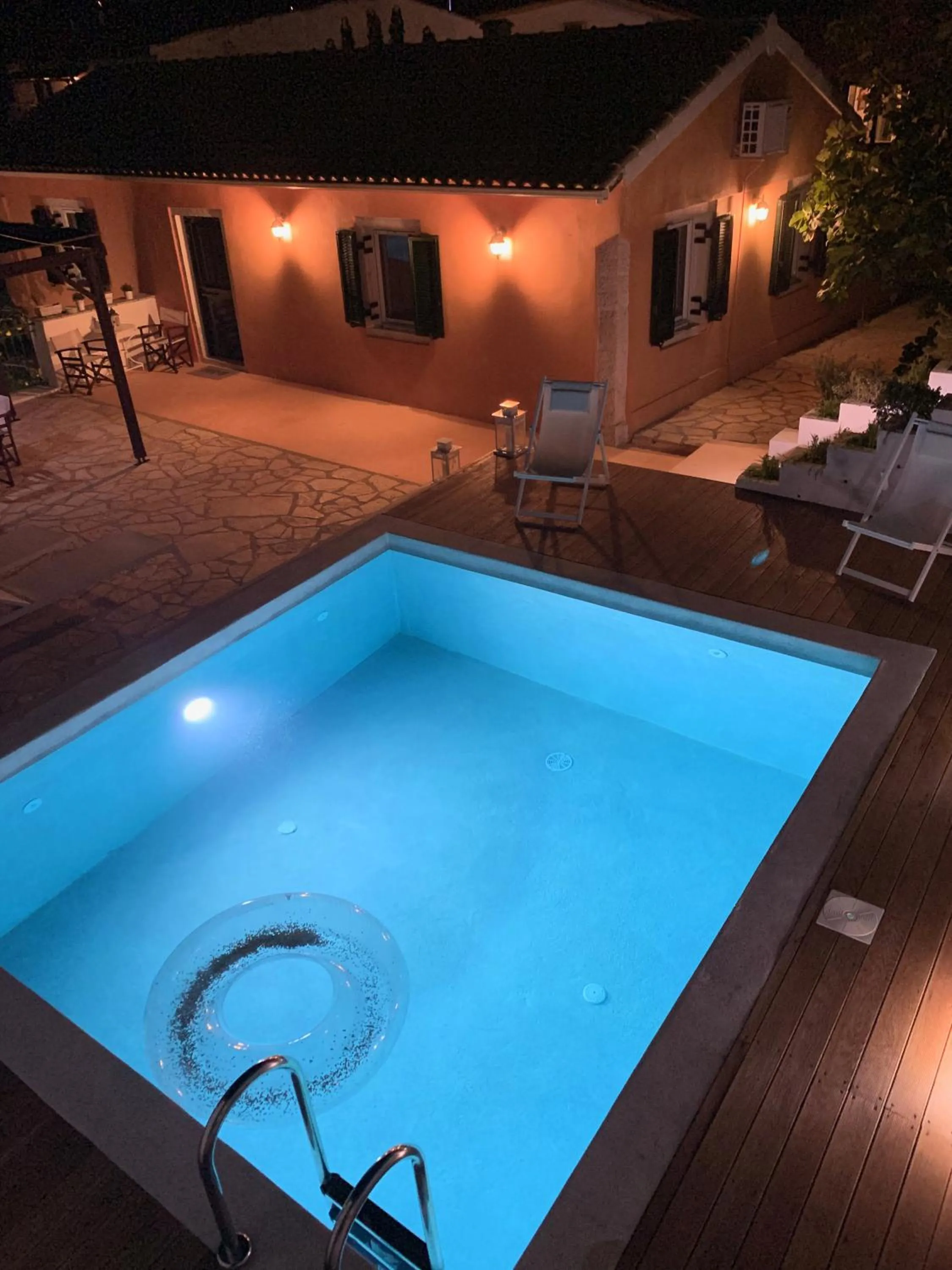 Property building in Theano Cottage