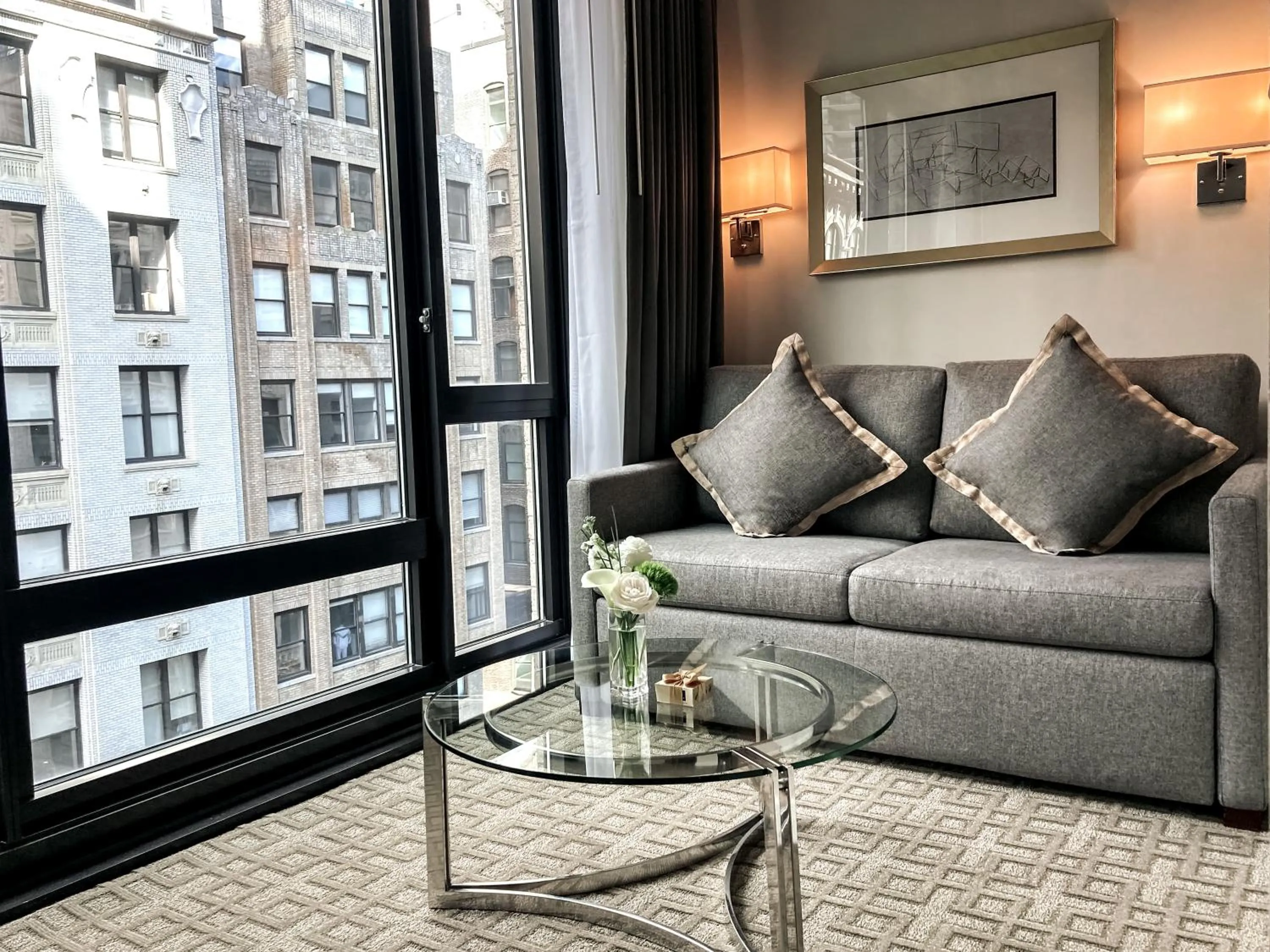 Living room in Executive Hotel Le Soleil New York