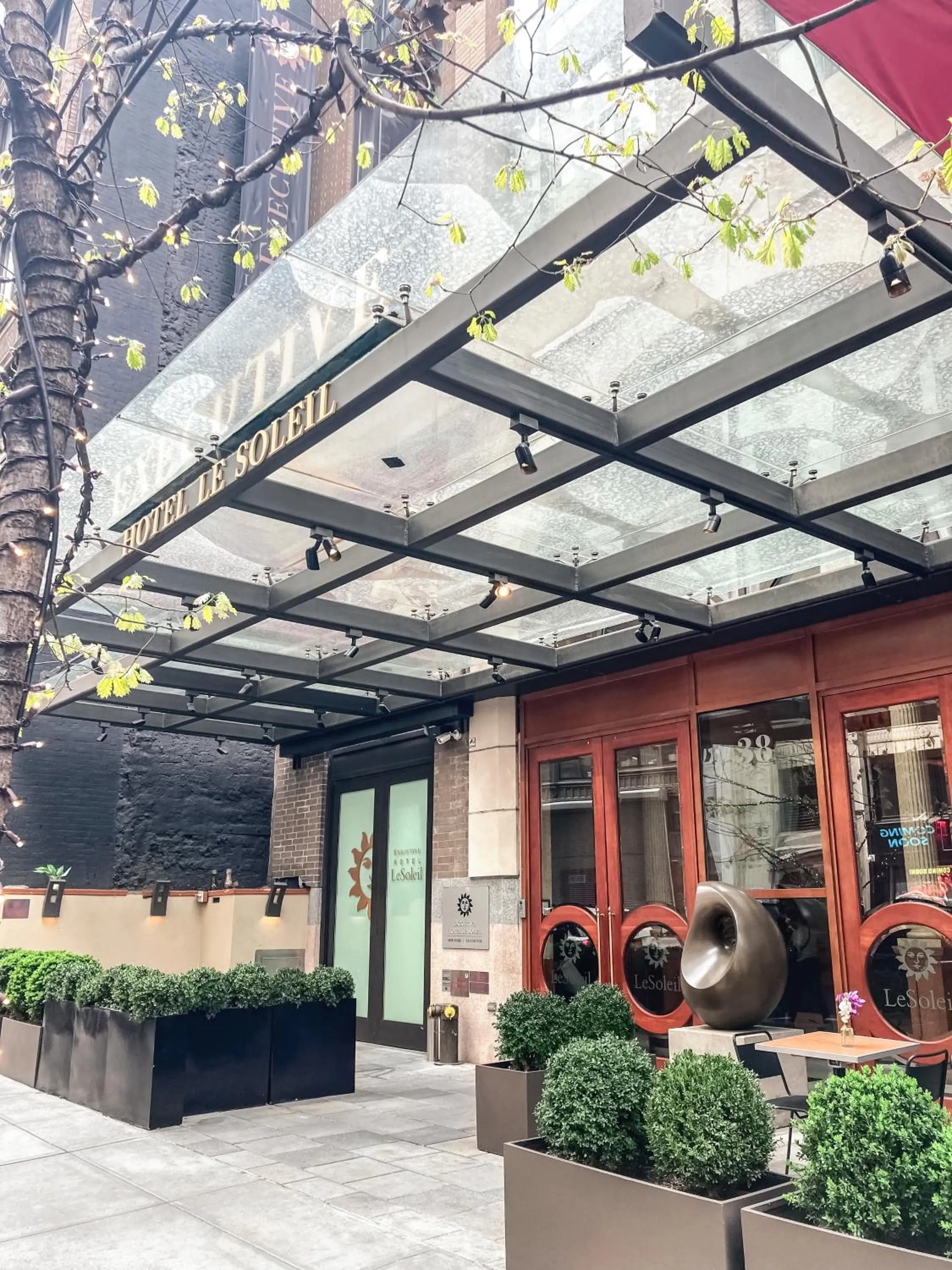 Facade/entrance in Executive Hotel Le Soleil New York