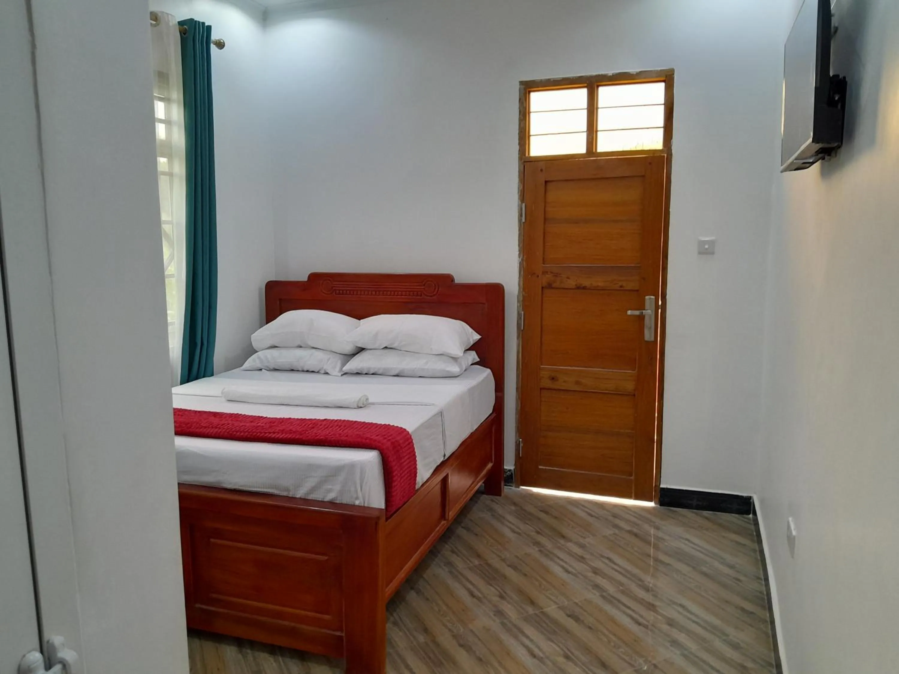Photo of the whole room, Bed in Valley Breeze Hotel