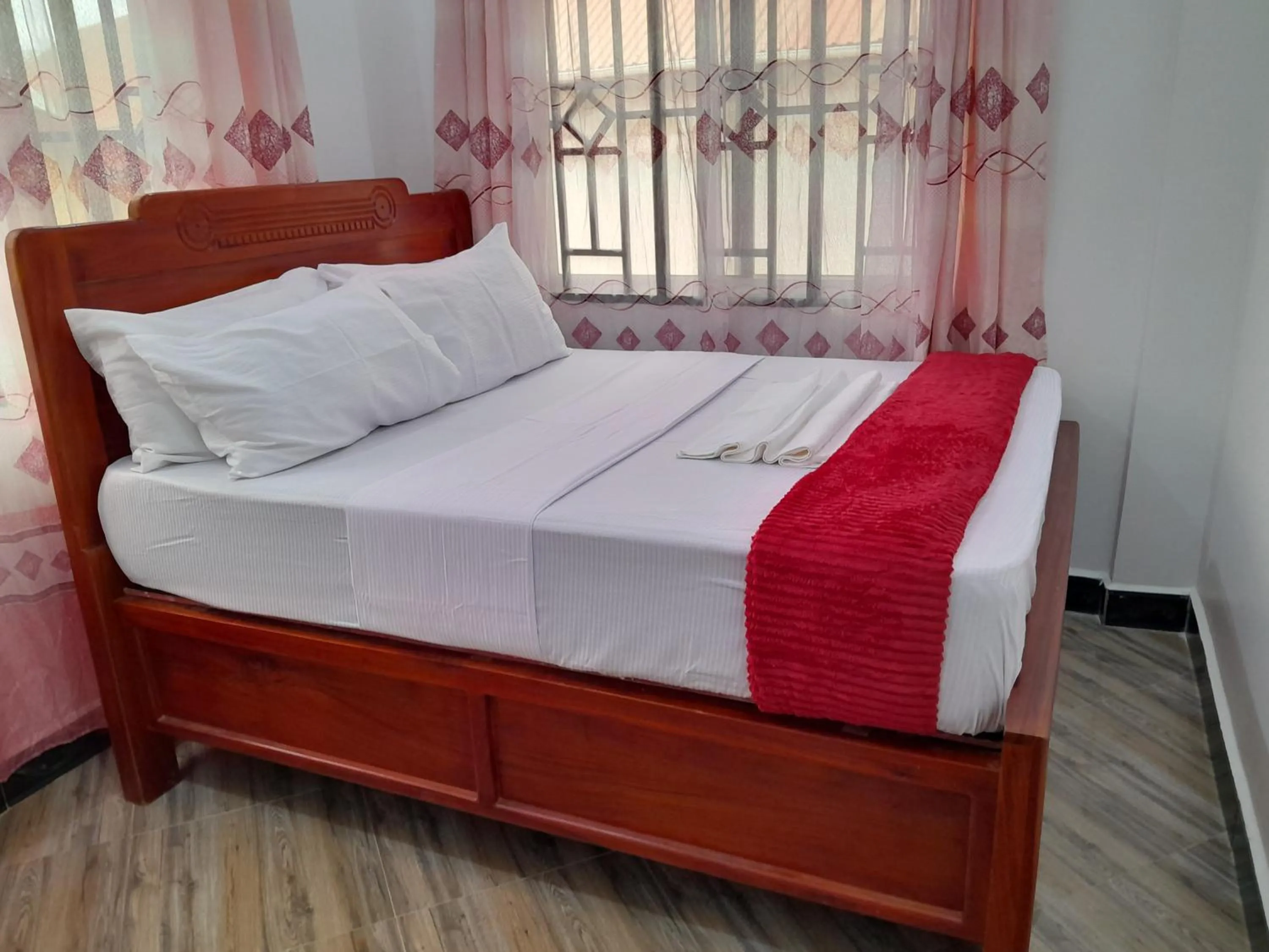 Photo of the whole room, Bed in Valley Breeze Hotel