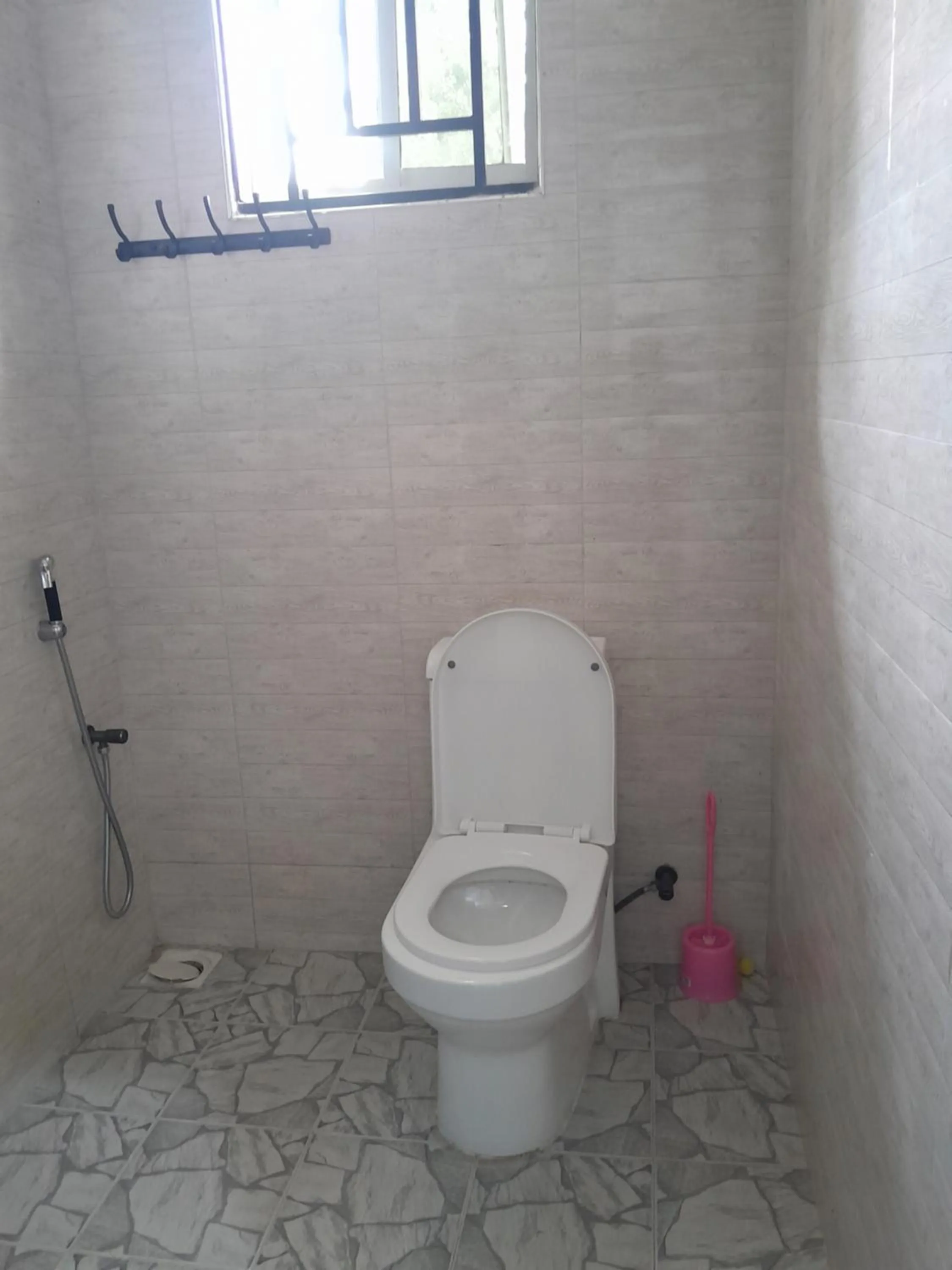 Toilet in Valley Breeze Hotel