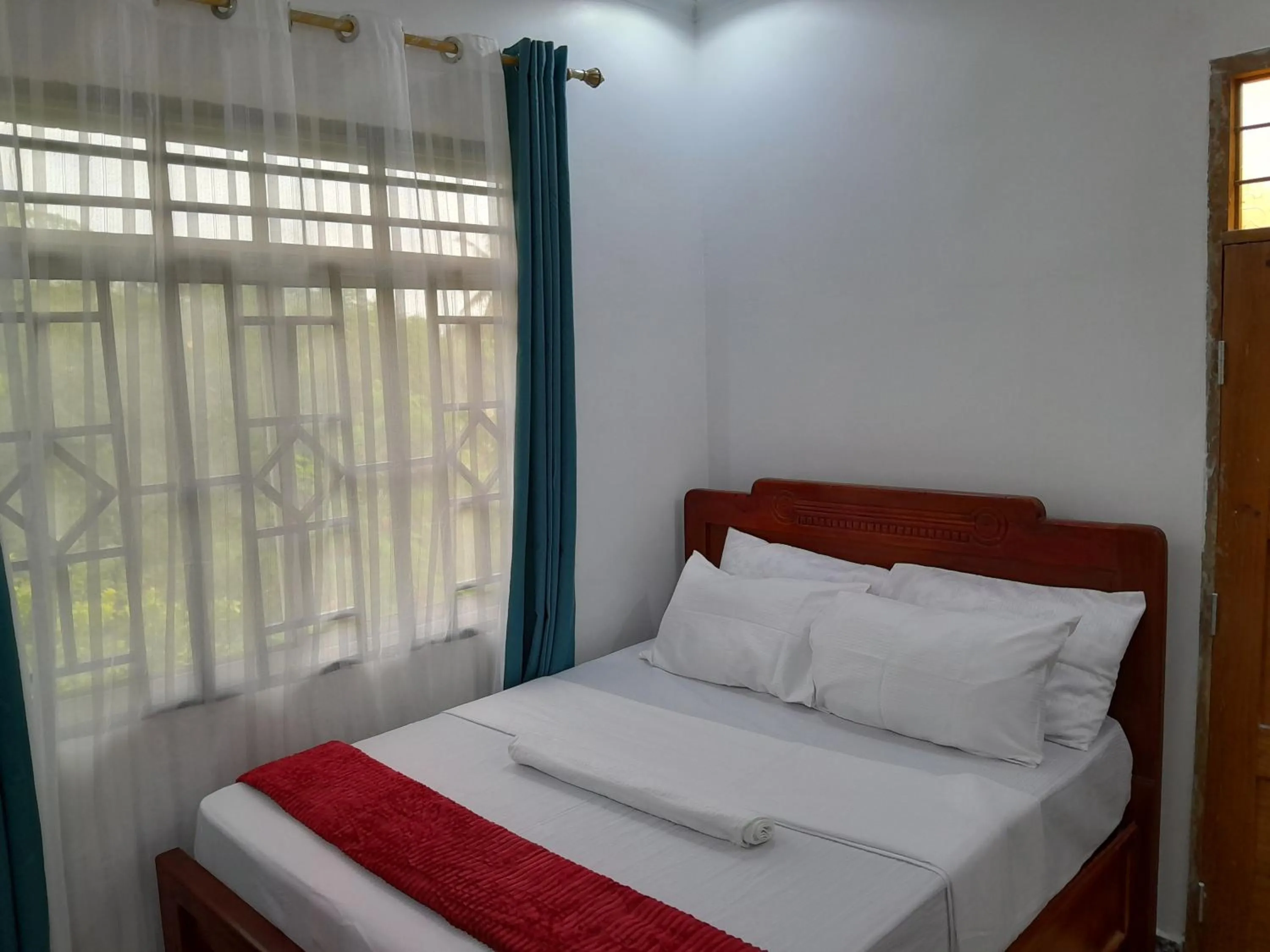 Photo of the whole room, Bed in Valley Breeze Hotel