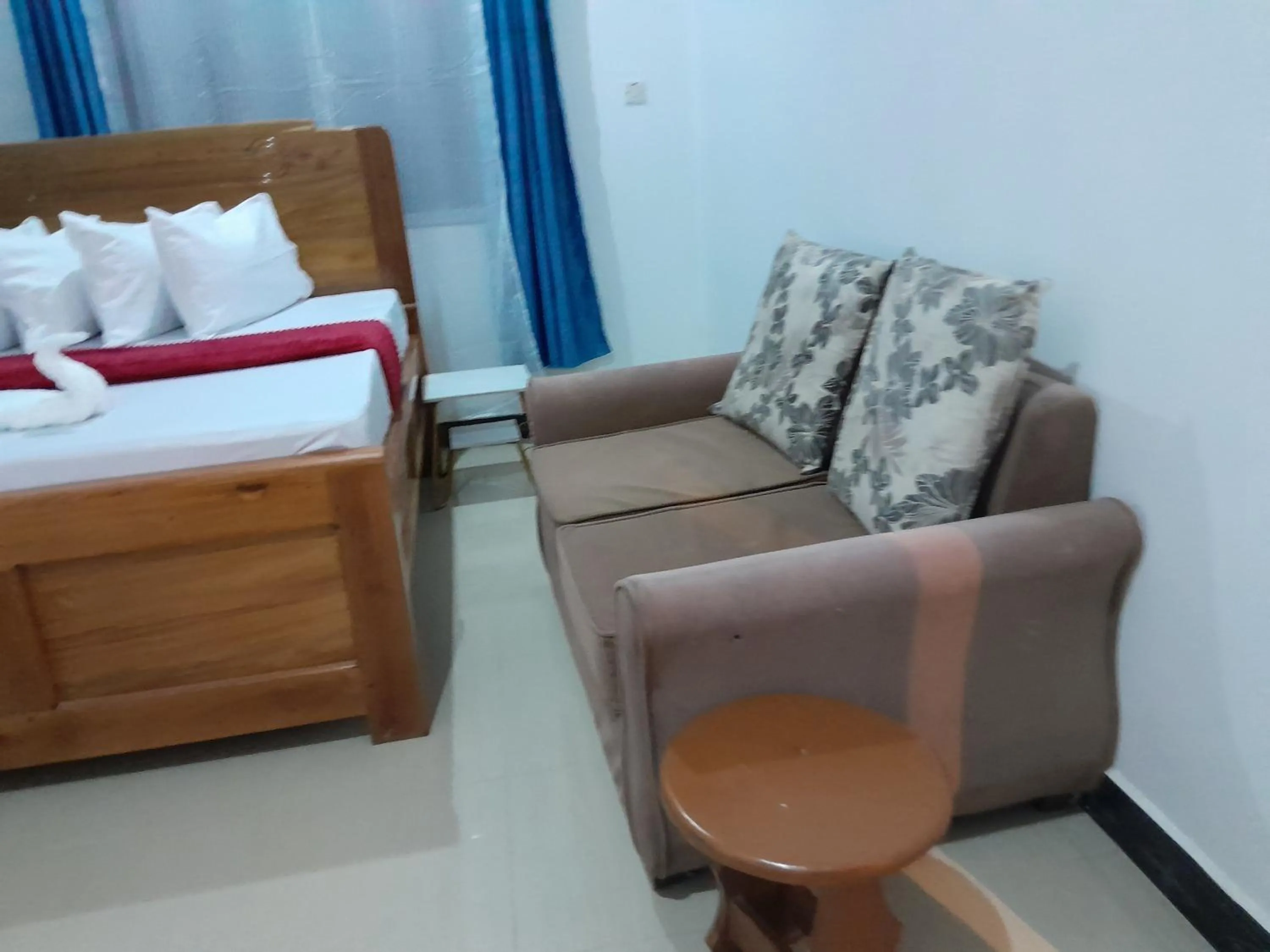 Photo of the whole room, Bed in Valley Breeze Hotel