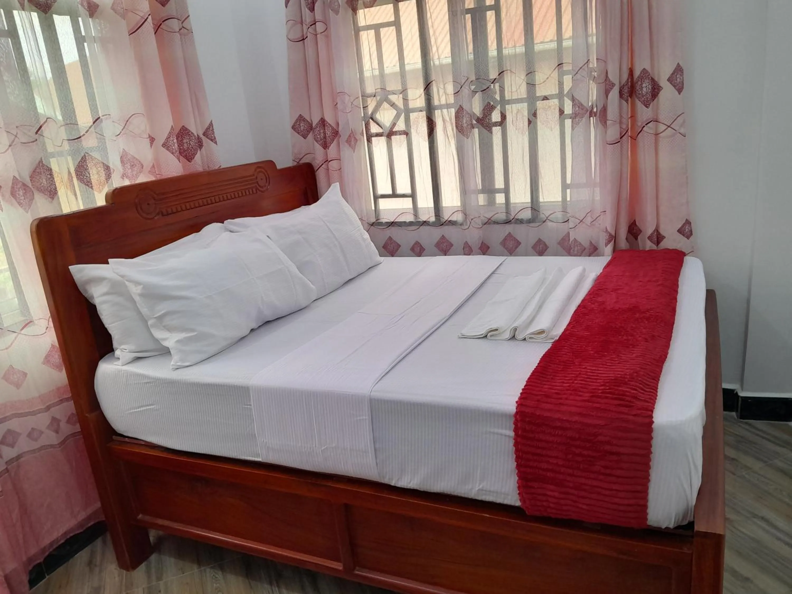 Photo of the whole room, Bed in Valley Breeze Hotel