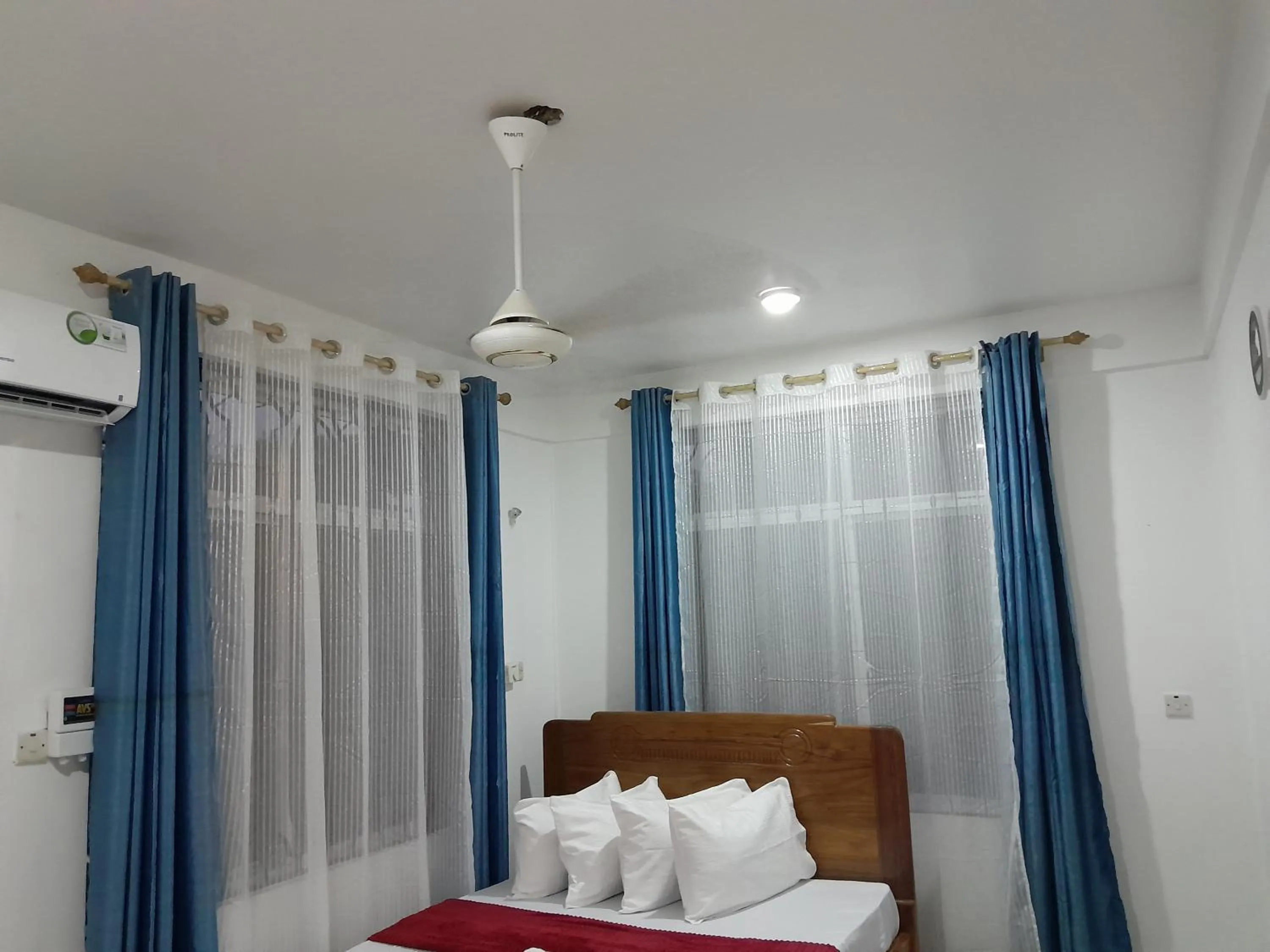 Photo of the whole room, Bed in Valley Breeze Hotel