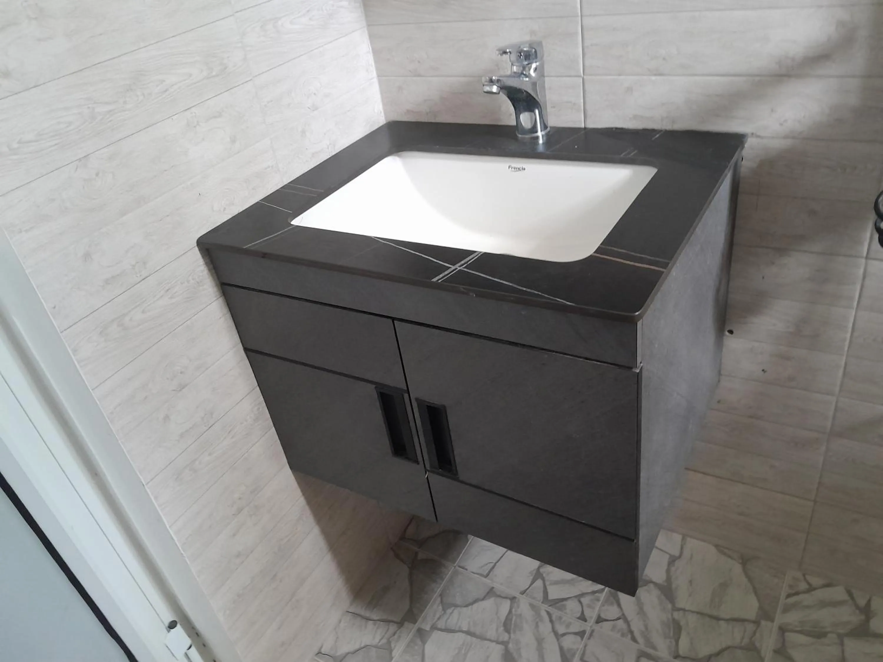 Bathroom in Valley Breeze Hotel