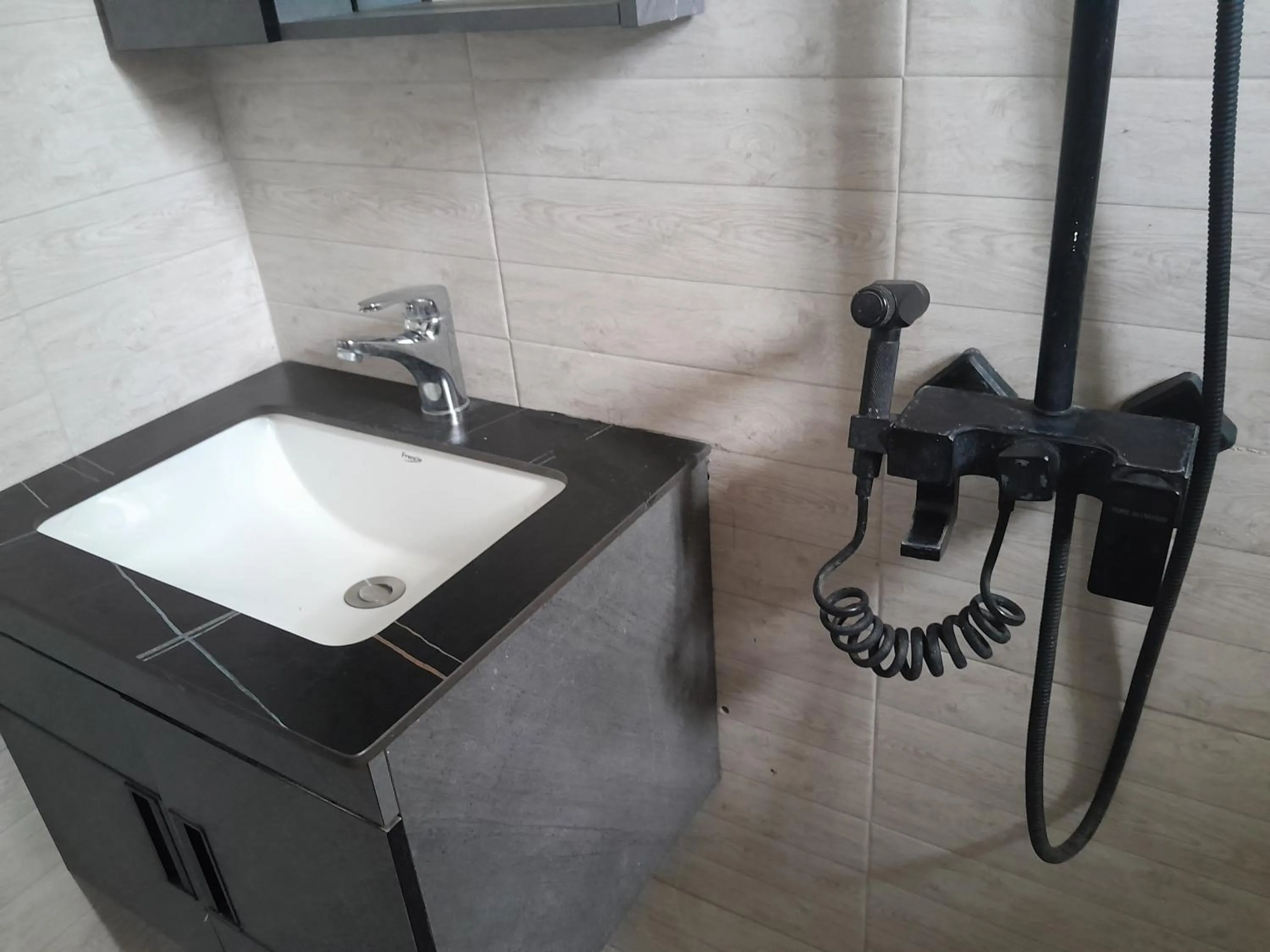Bathroom in Valley Breeze Hotel