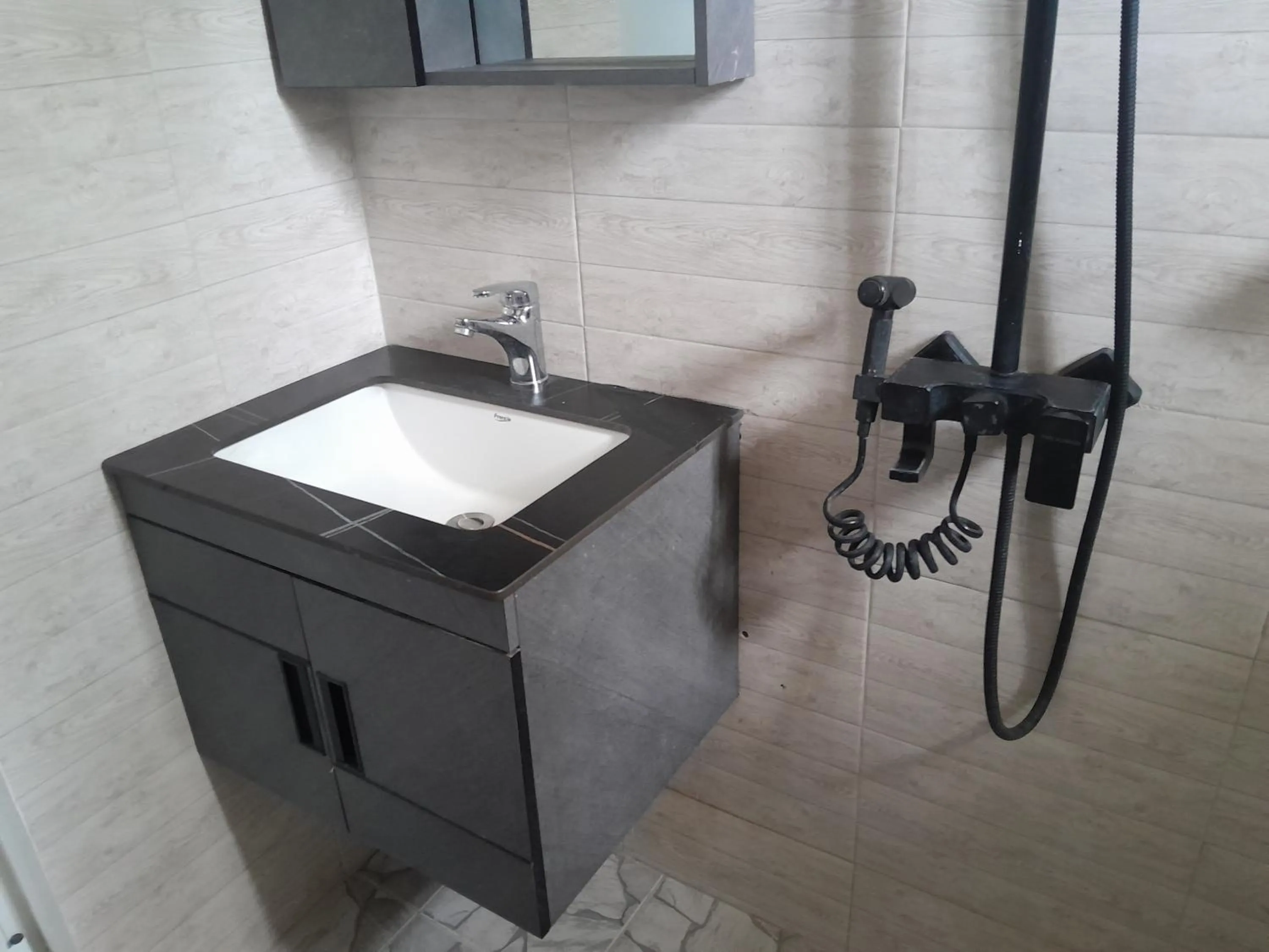 Bathroom in Valley Breeze Hotel