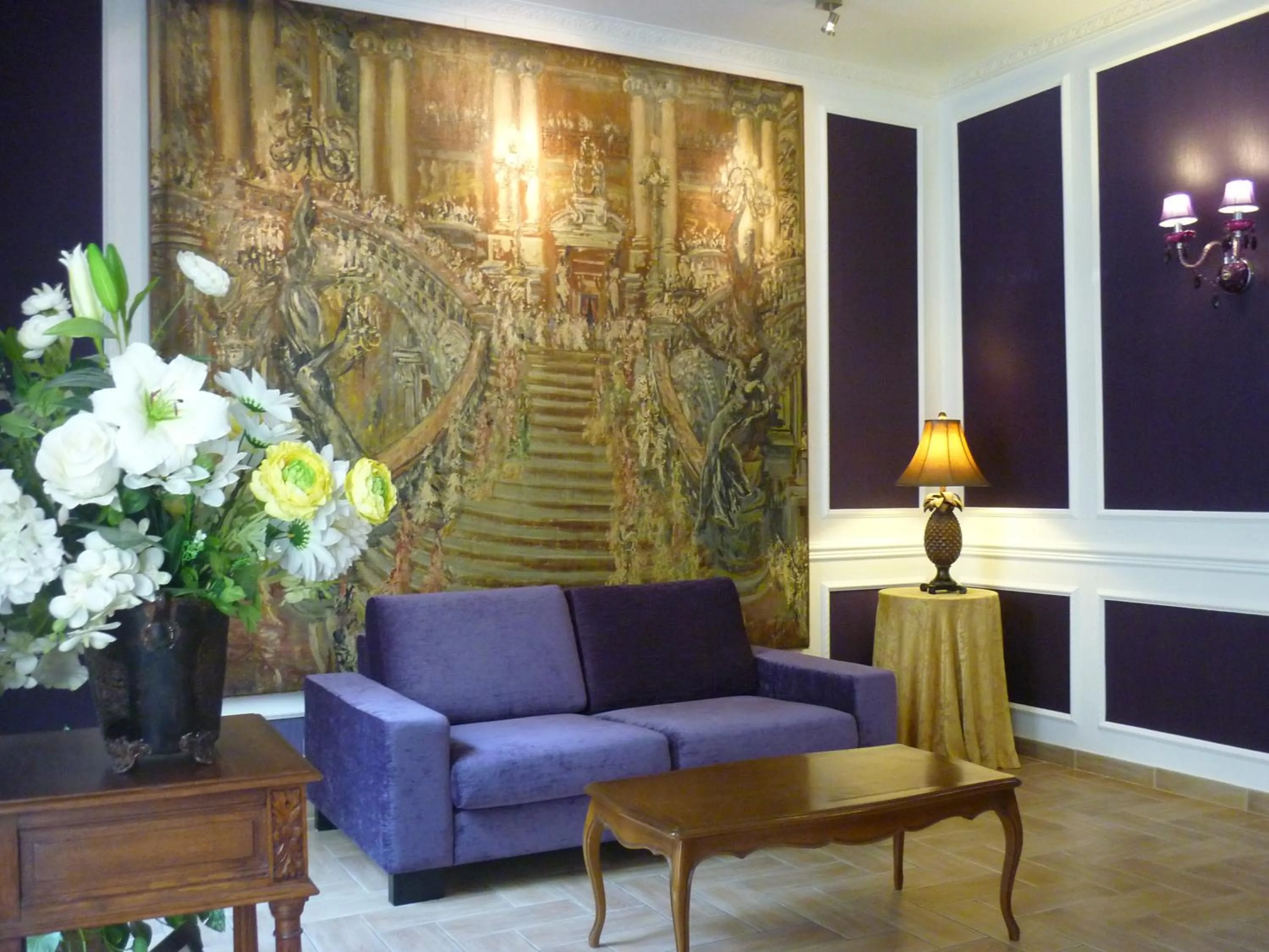 Decorative detail in Hotel des Arts - Cite Bergere