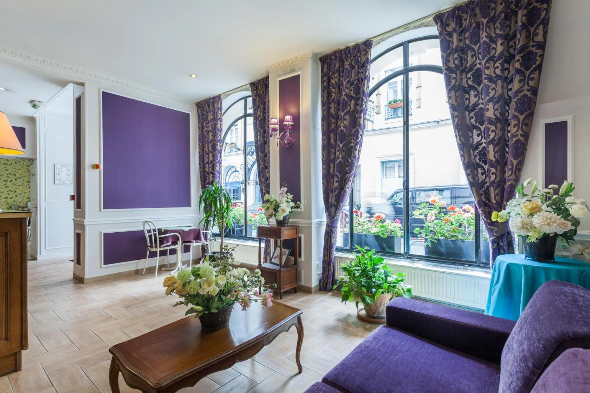 Decorative detail in Hotel des Arts - Cite Bergere