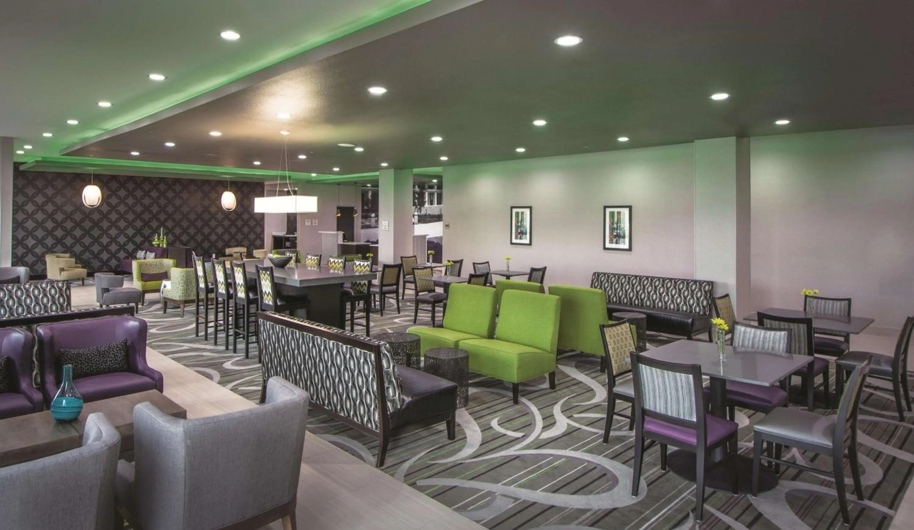 Lobby or reception in La Quinta by Wyndham College Station South