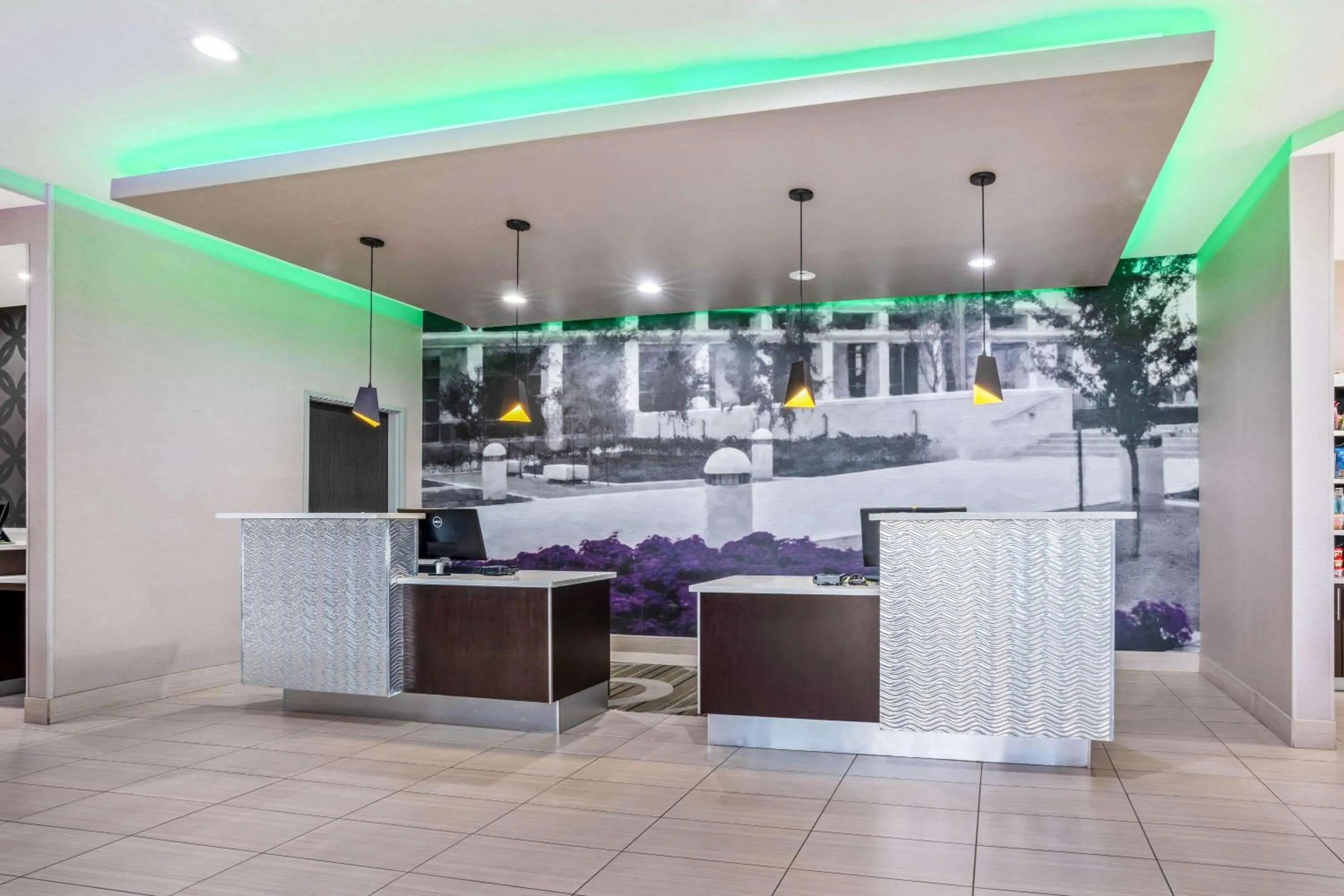 Lobby or reception in La Quinta by Wyndham College Station South