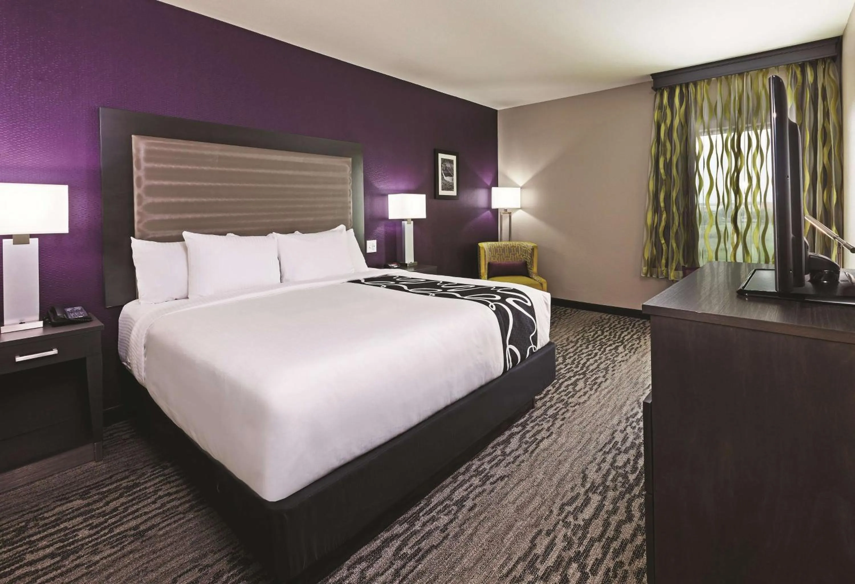 Photo of the whole room, Bed in La Quinta by Wyndham College Station South