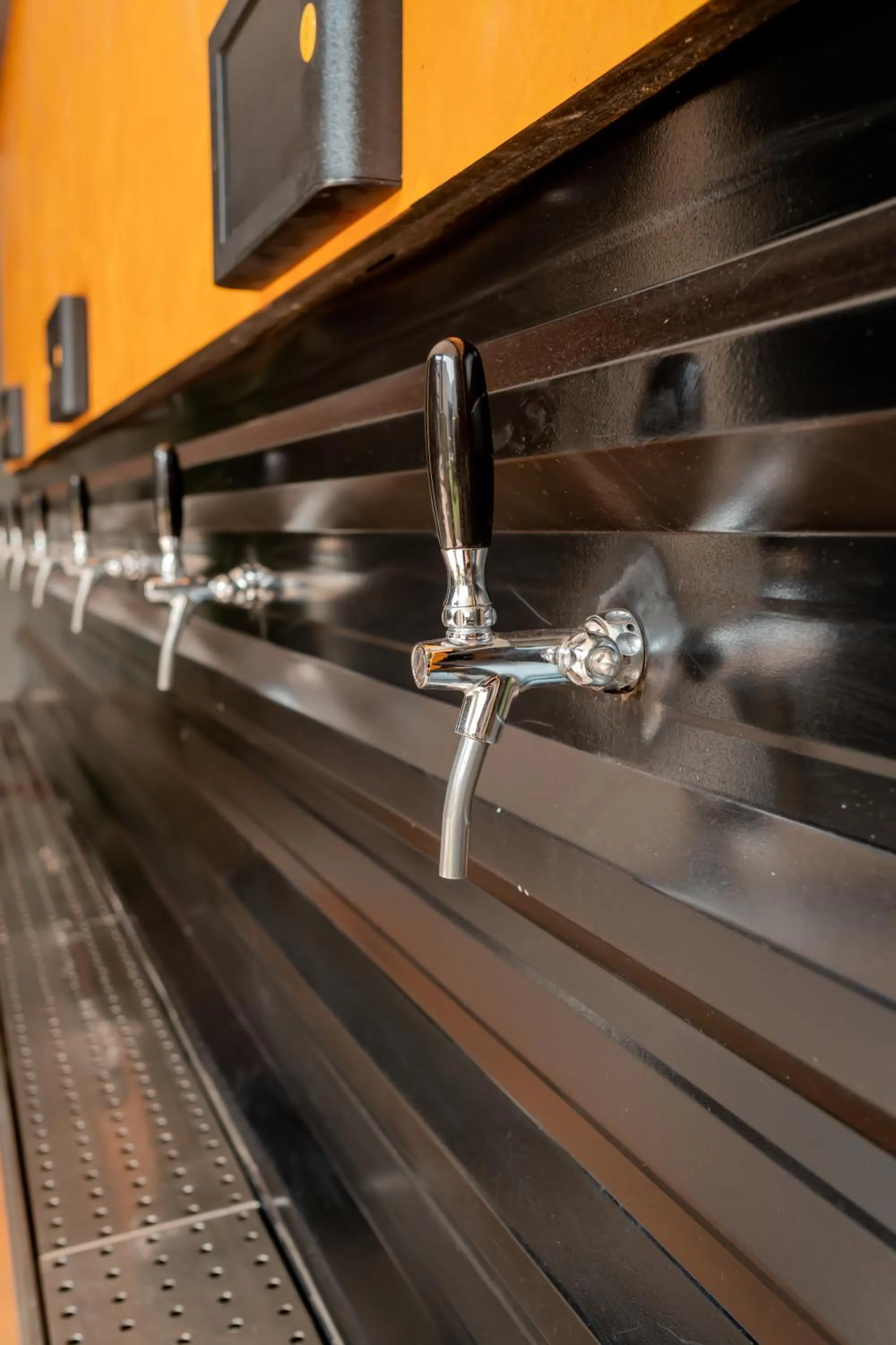 Restaurant/places to eat in Megal Suites Hotel