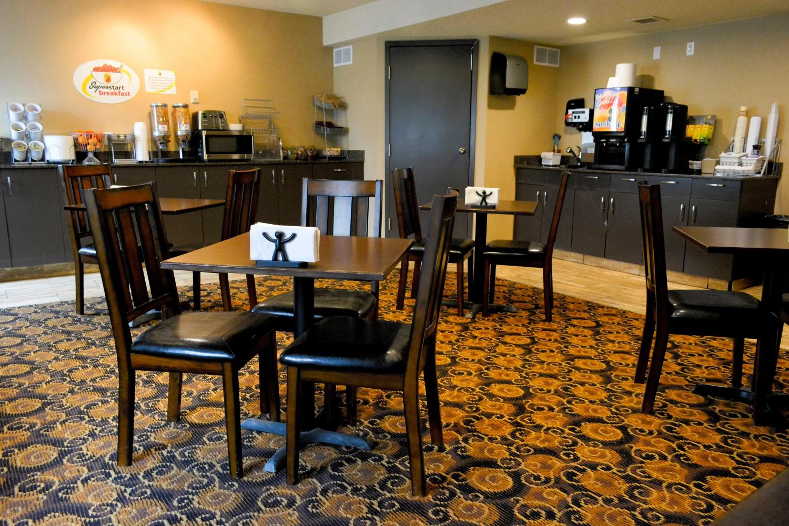 Buffet breakfast in Super 8 by Wyndham Fox Creek