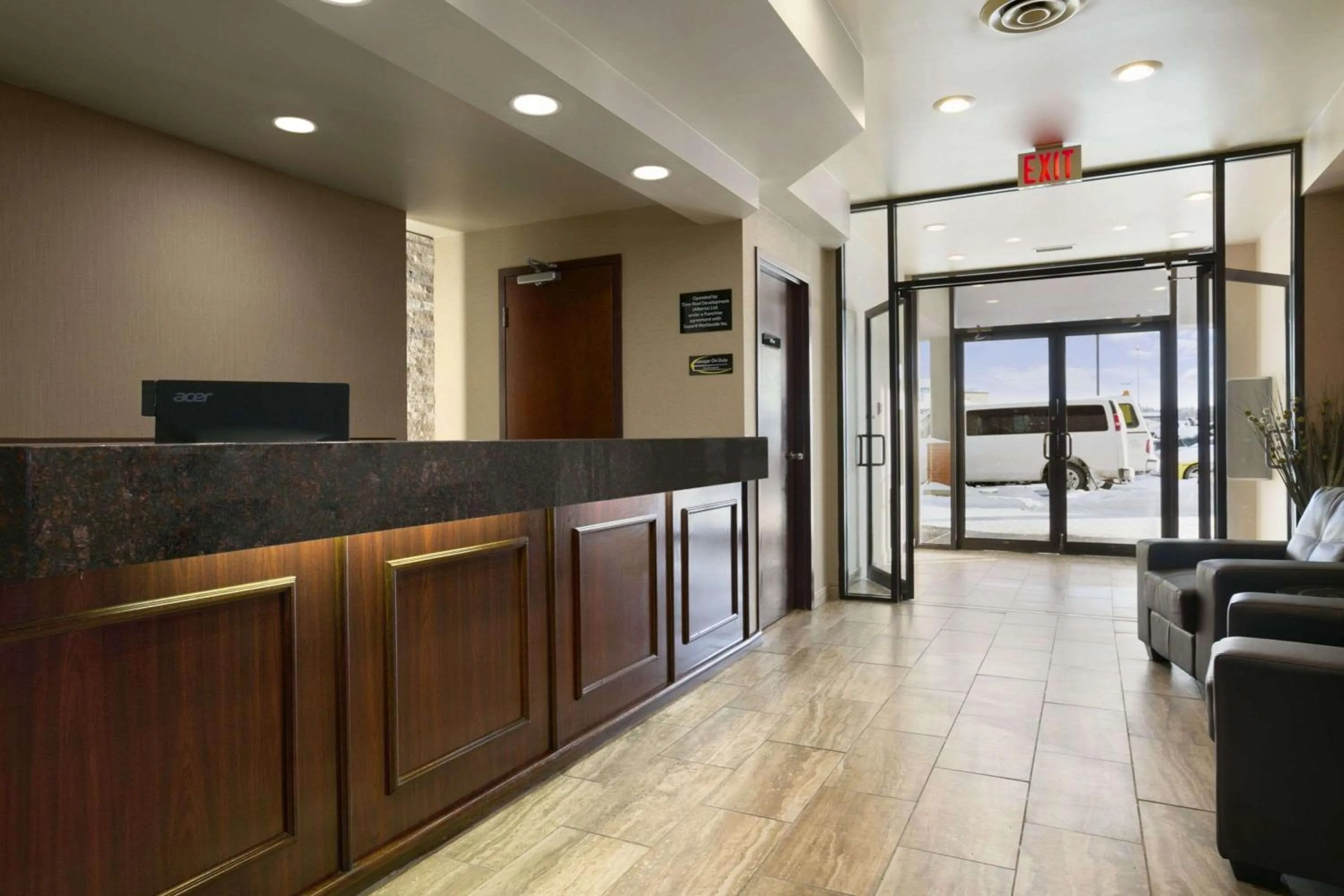 Lobby or reception in Super 8 by Wyndham Fox Creek