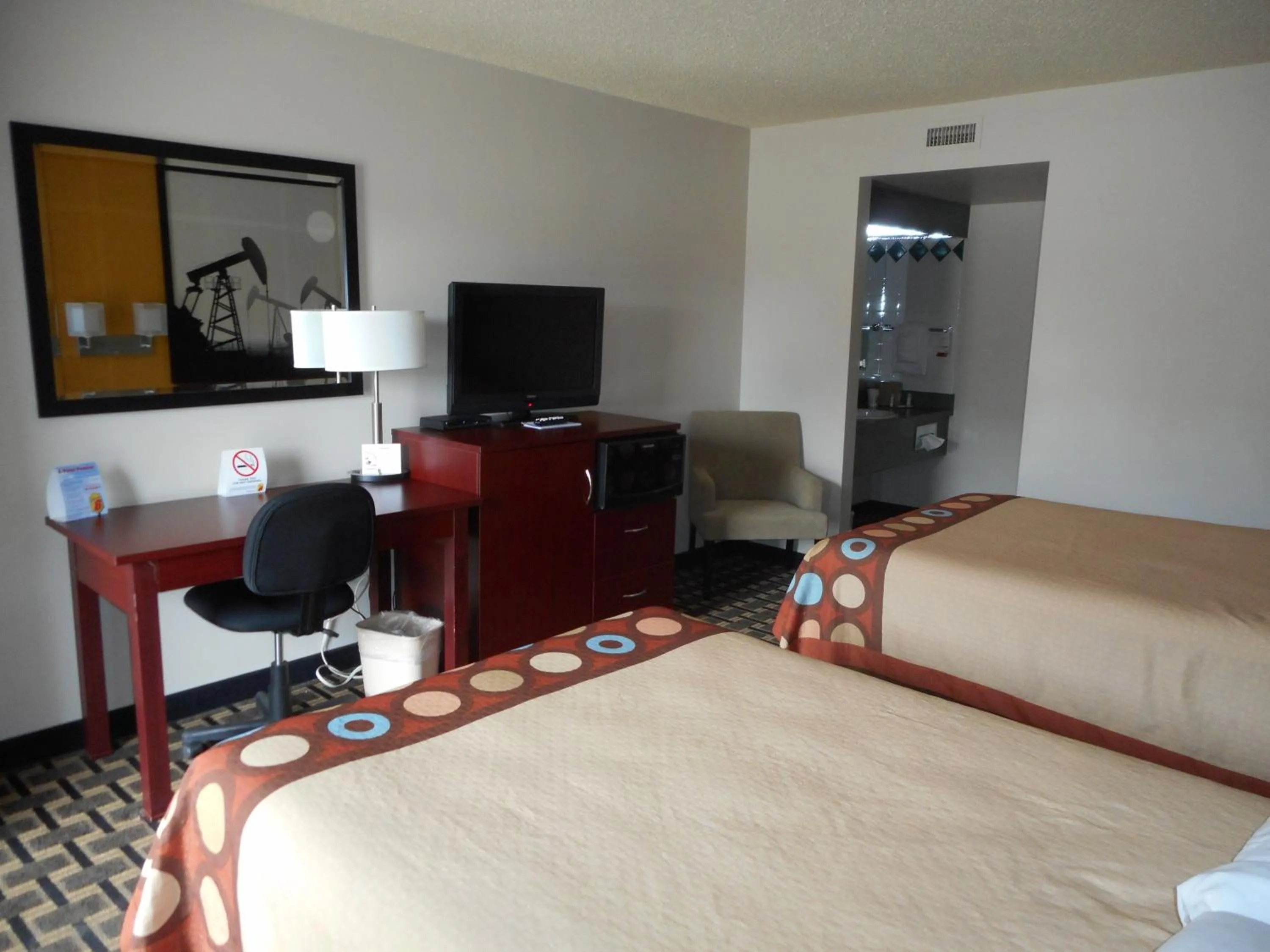 Bed in Super 8 by Wyndham Fox Creek