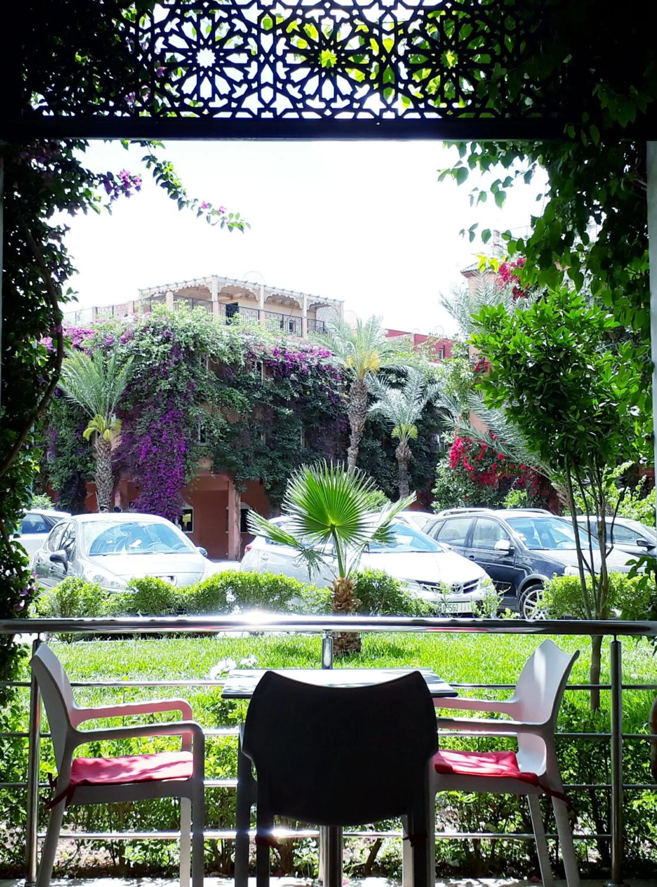 Restaurant/places to eat in Riad with 3 Swimming Pools