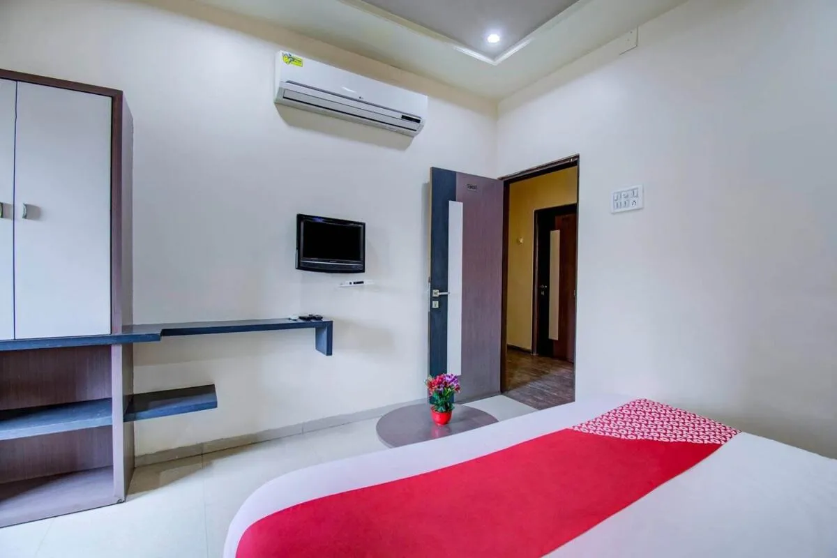 Bed in Hotel Neelam