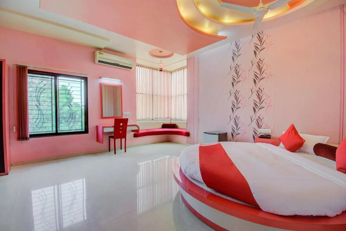 Bed in Hotel Neelam