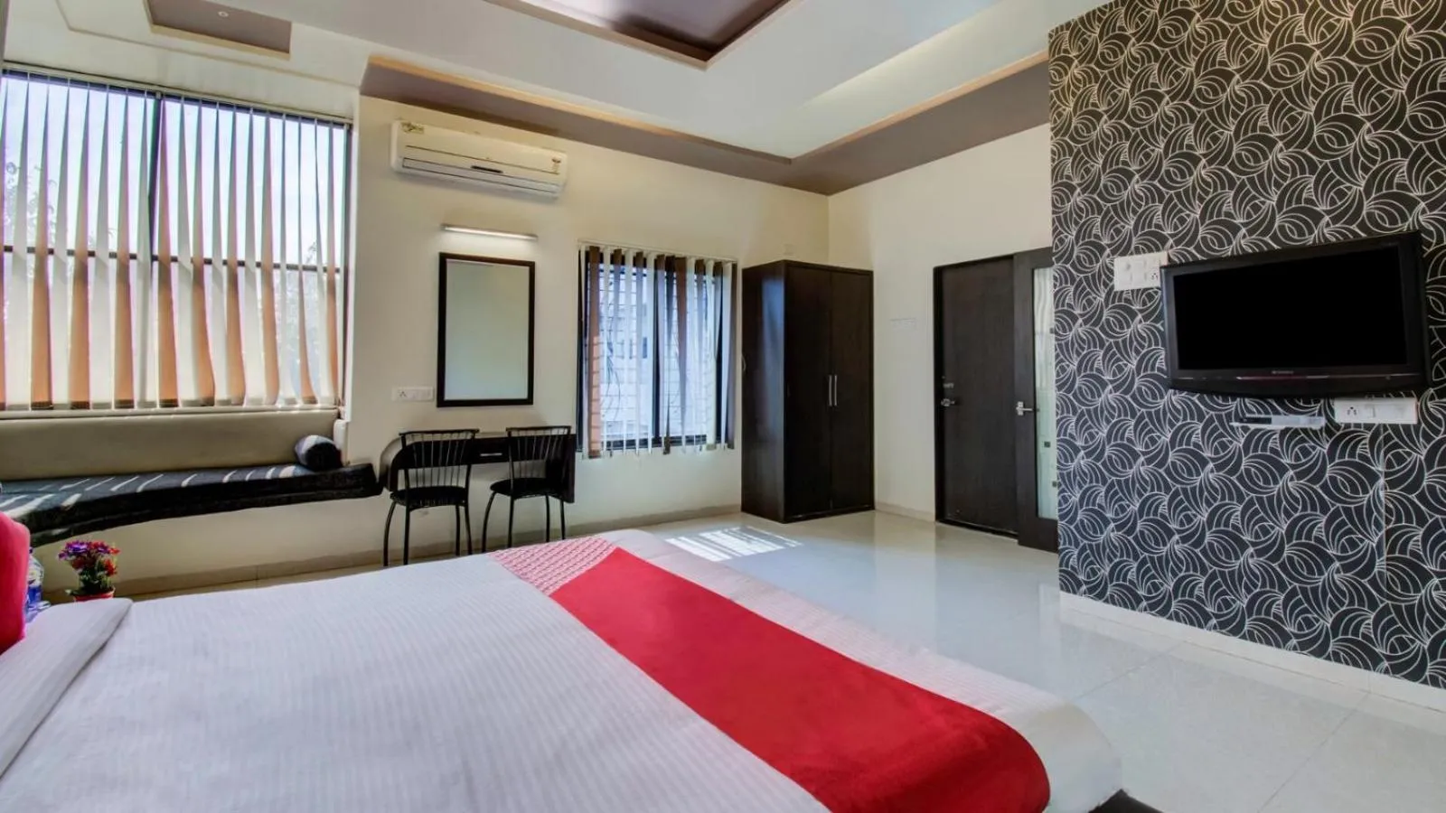 Bed in Hotel Neelam