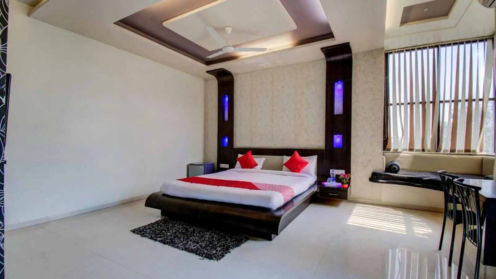 Bed in Hotel Neelam