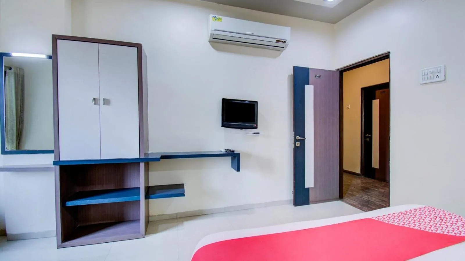 Bed in Hotel Neelam