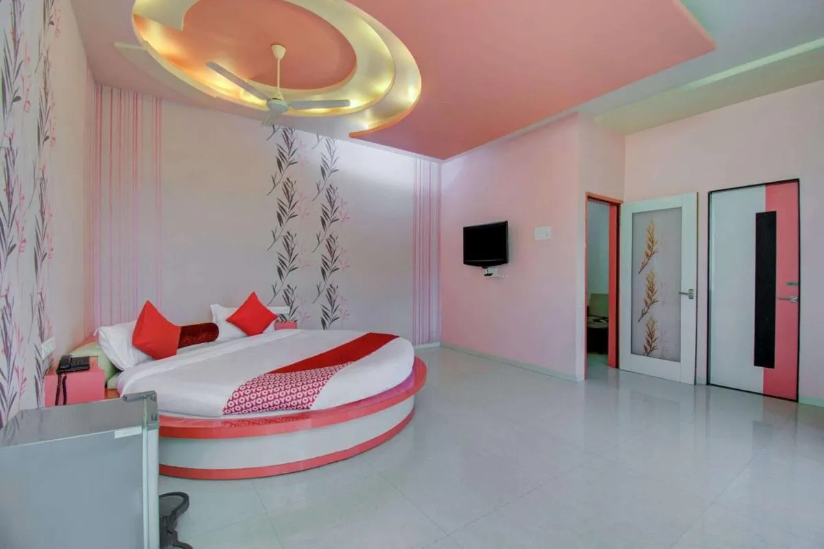 Bed in Hotel Neelam