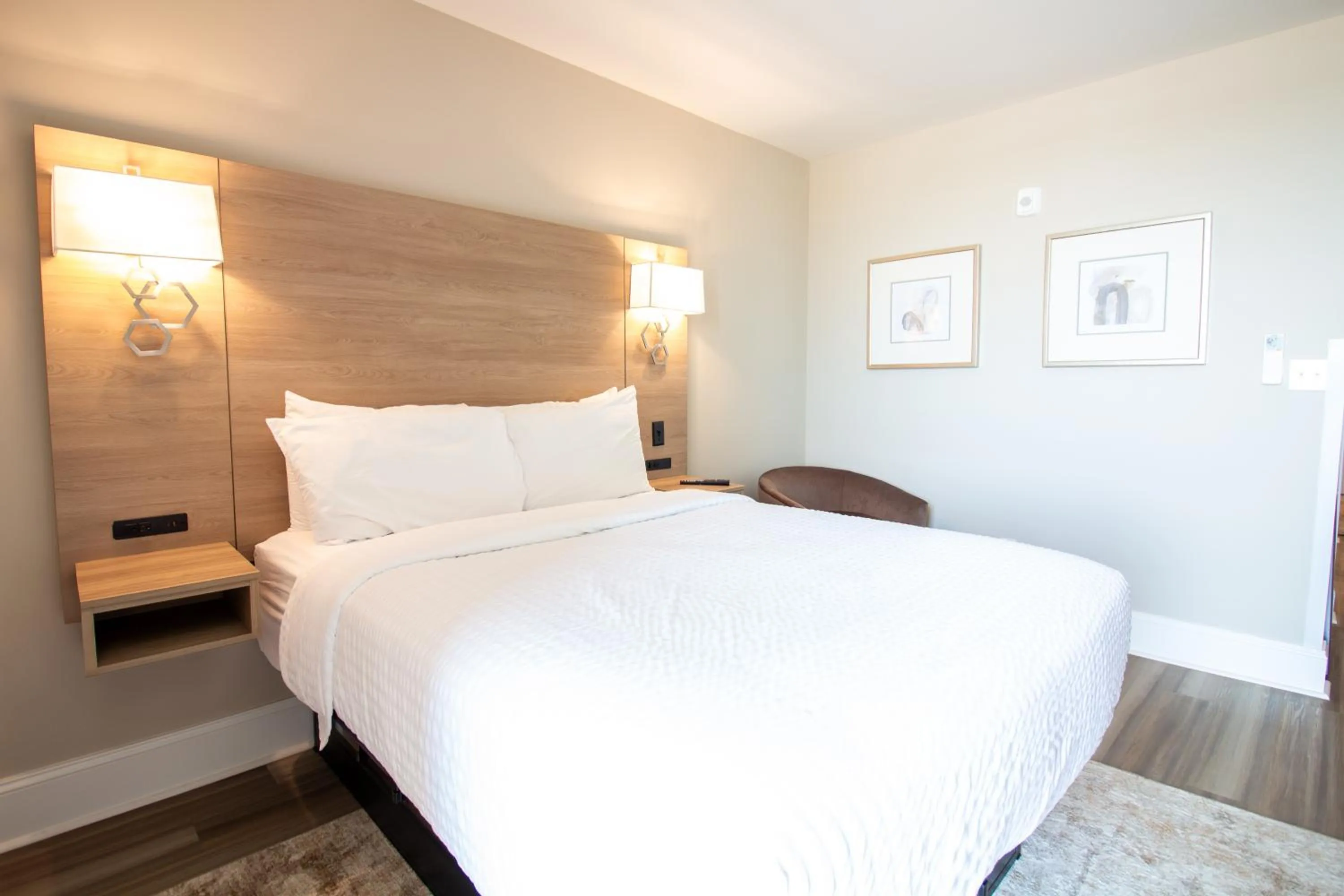 Bedroom, Bed in Bask Hotel at Big Rock Landing