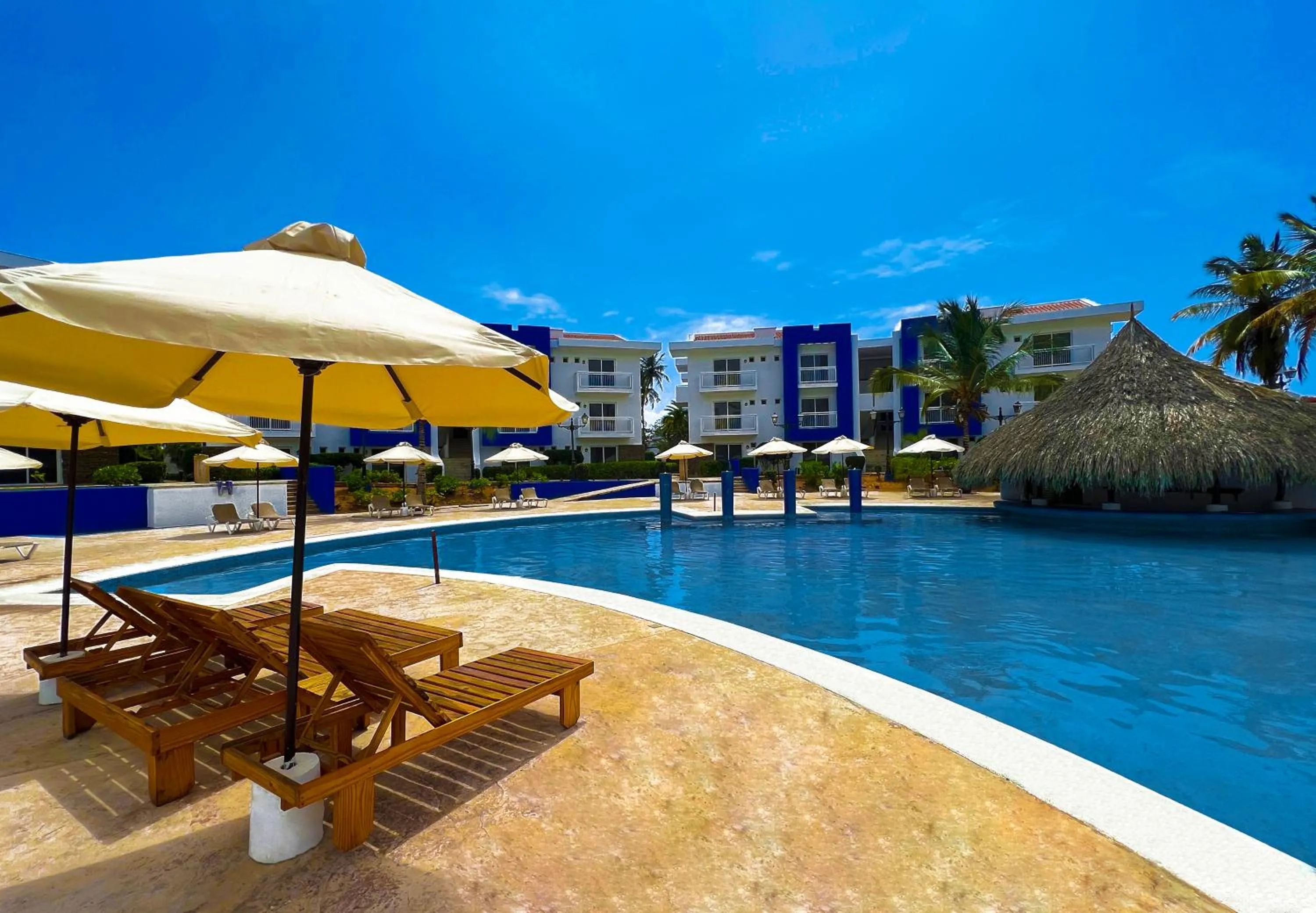 Property building in Hesperia Playa el Agua