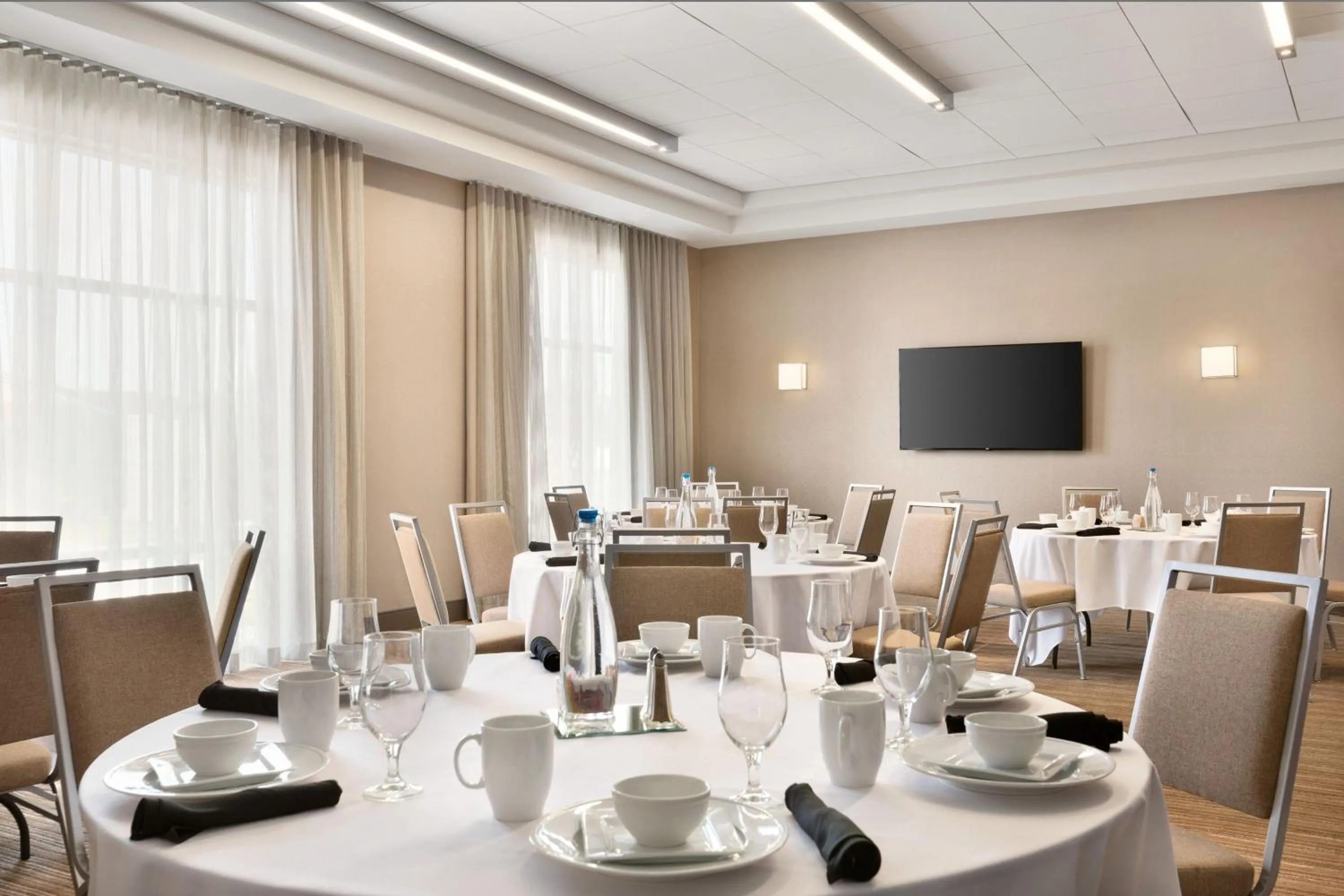 Meeting/conference room in Four Points by Sheraton Fargo Medical Center