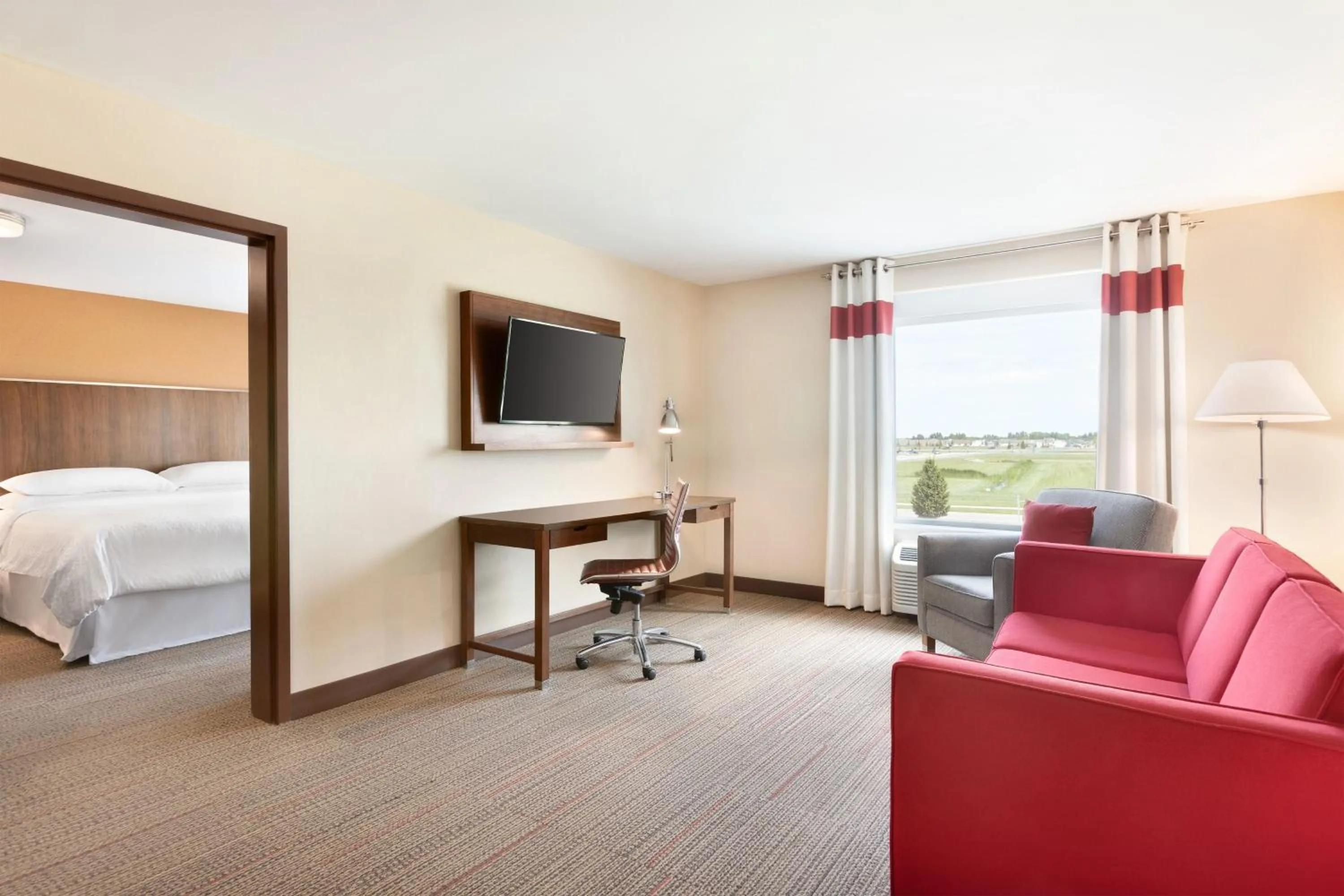 Bedroom, Bed in Four Points by Sheraton Fargo Medical Center