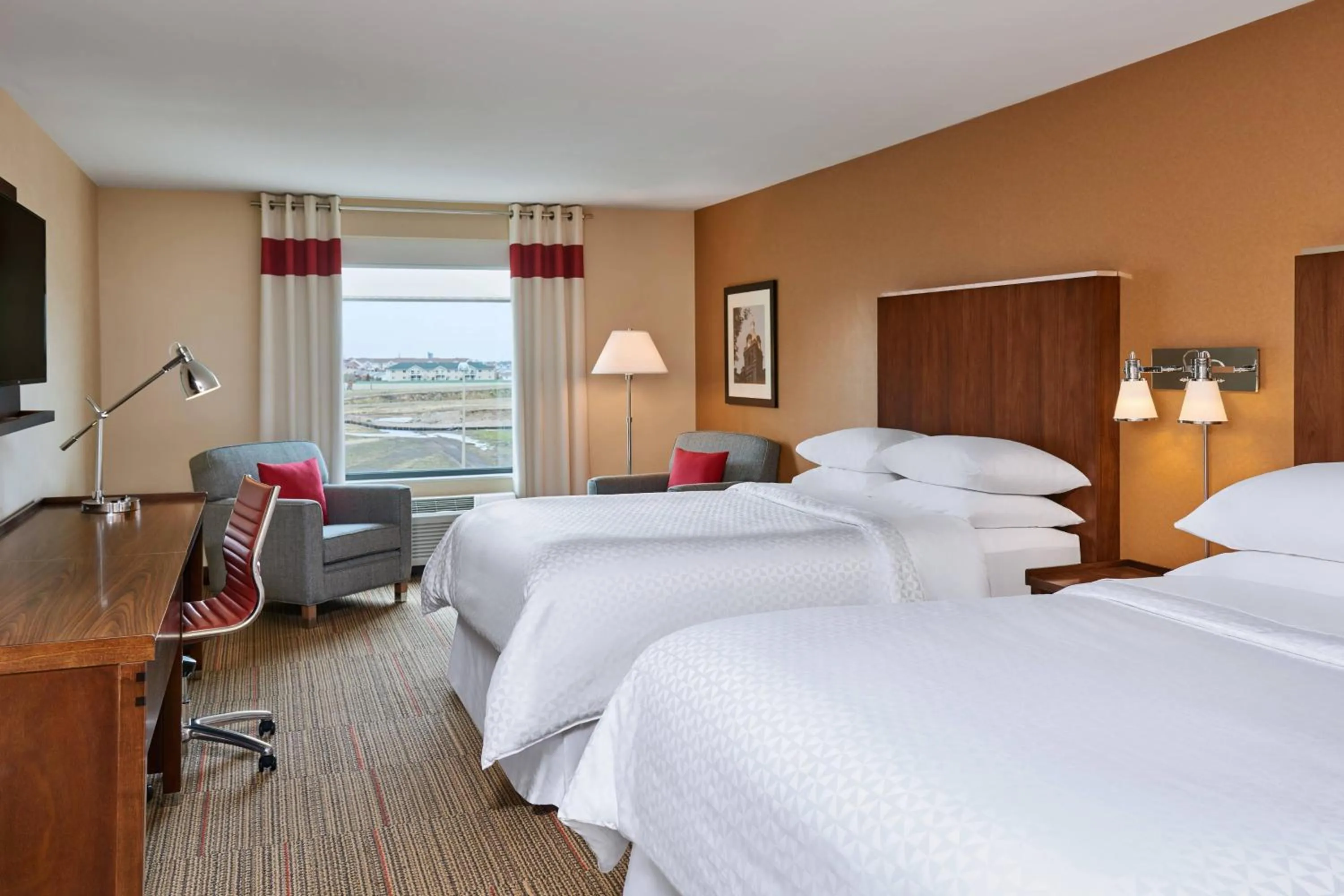 Photo of the whole room, Bed in Four Points by Sheraton Fargo Medical Center