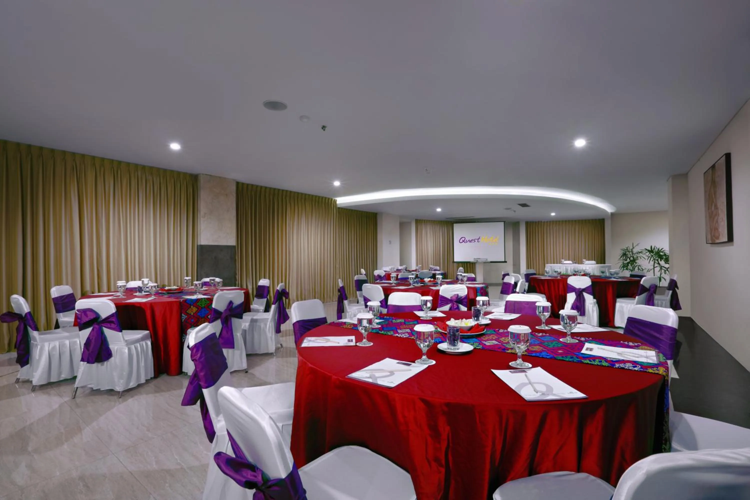 Meeting/conference room in Quest San Denpasar by ASTON