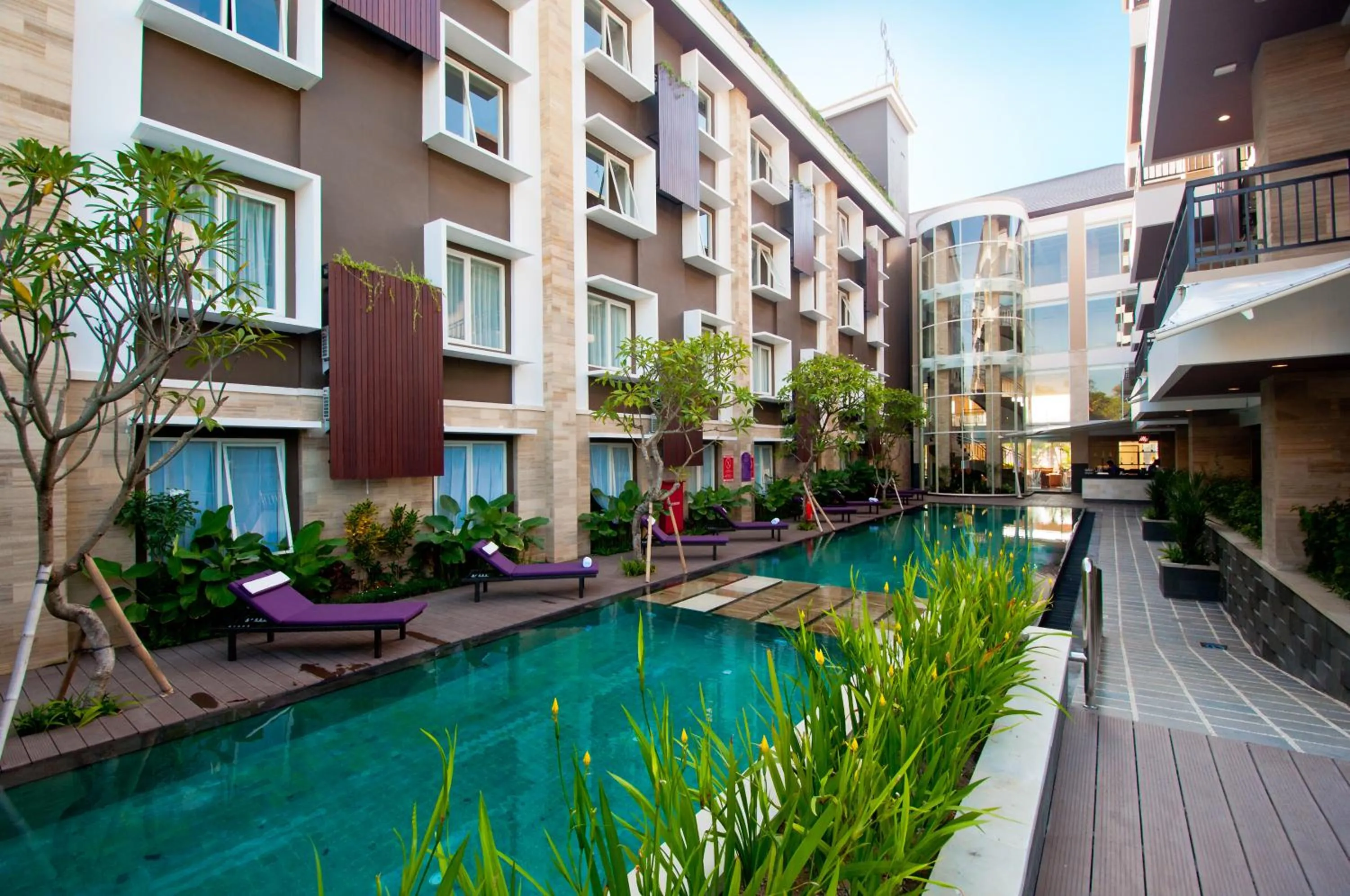 Swimming pool in Quest San Denpasar by ASTON